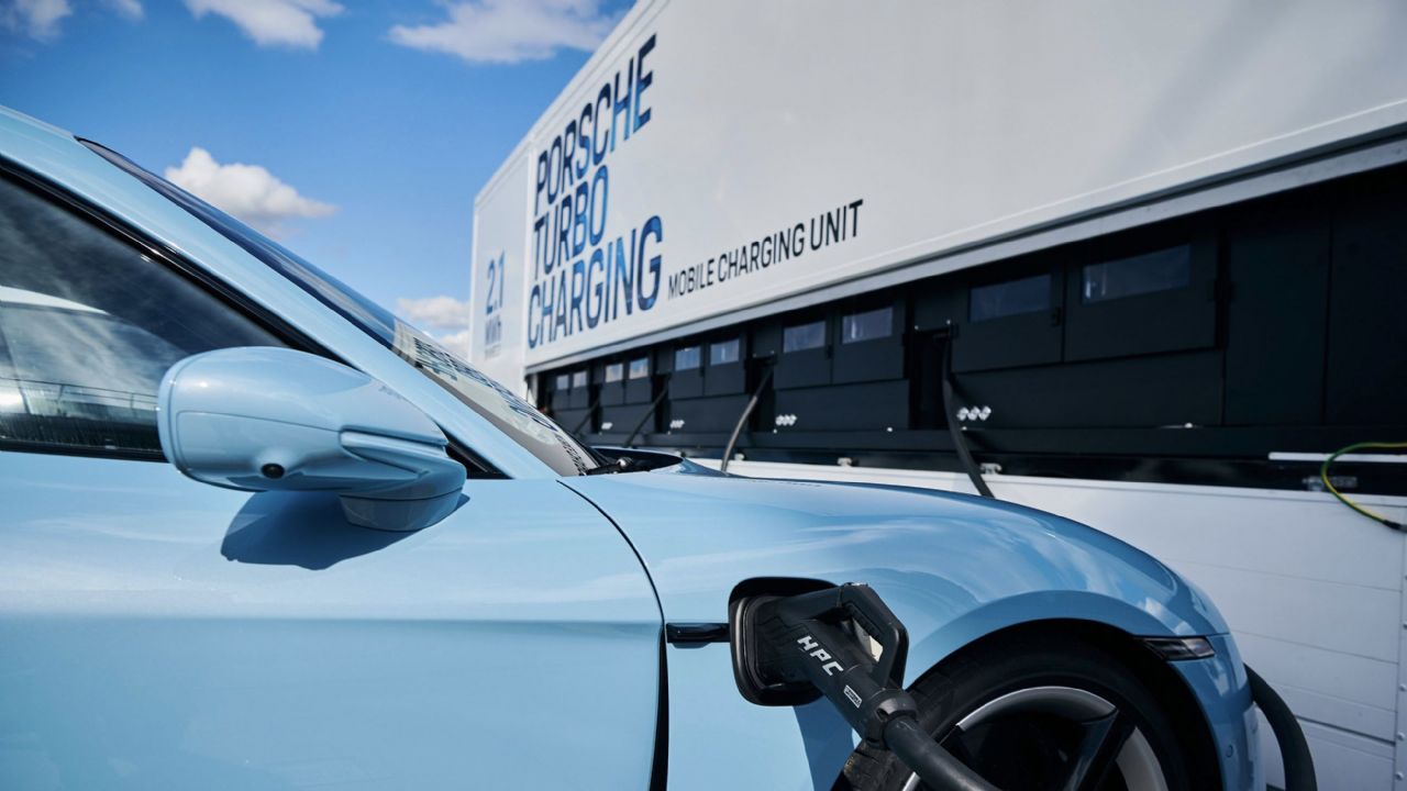 Porschejeva mobilna turbo polnilnica