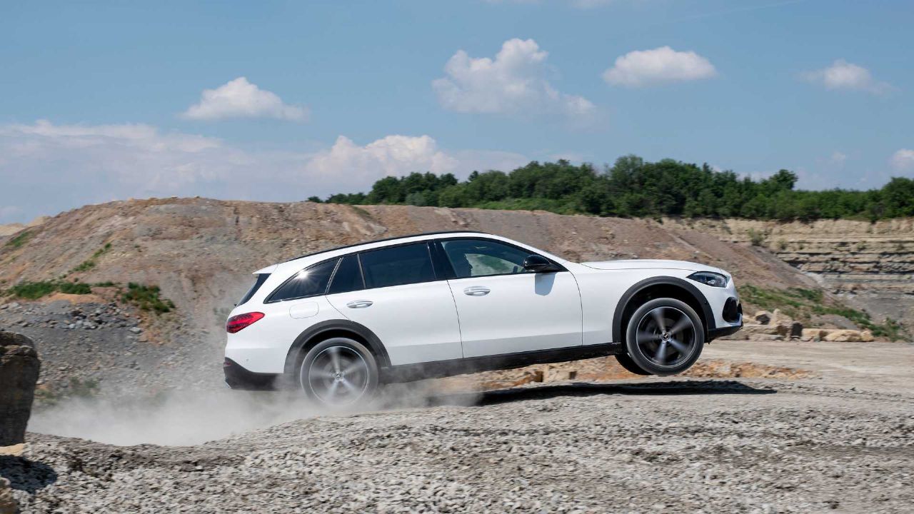 Podvozje je za 4 centimetre višje Podvozje je za 4 centimetre višje