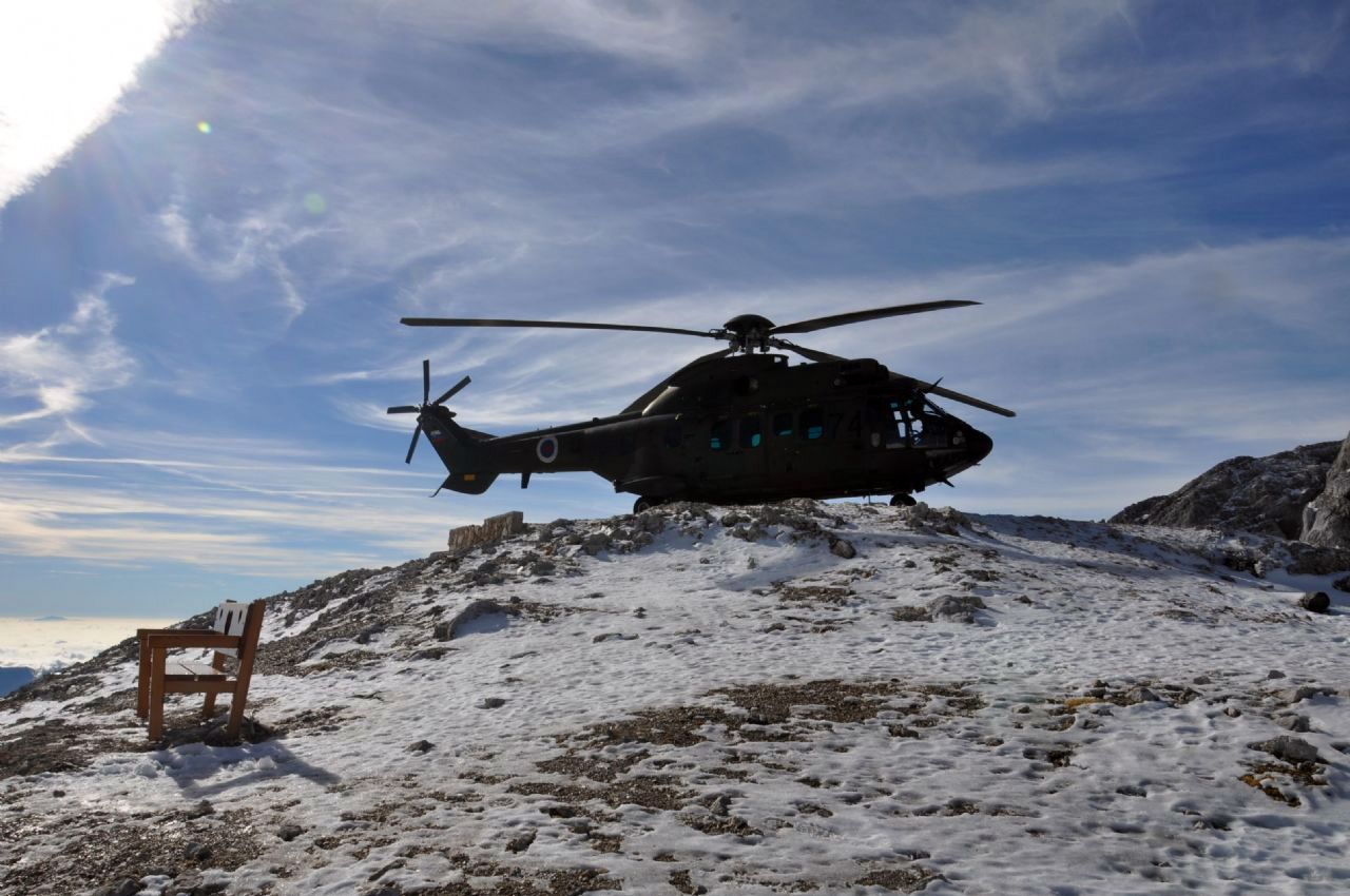 Helikopterski obisk pisarne na 2515 metrih