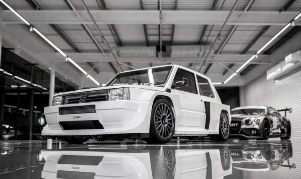 Ko se stara Fiat Panda prelevi v dirkalnik