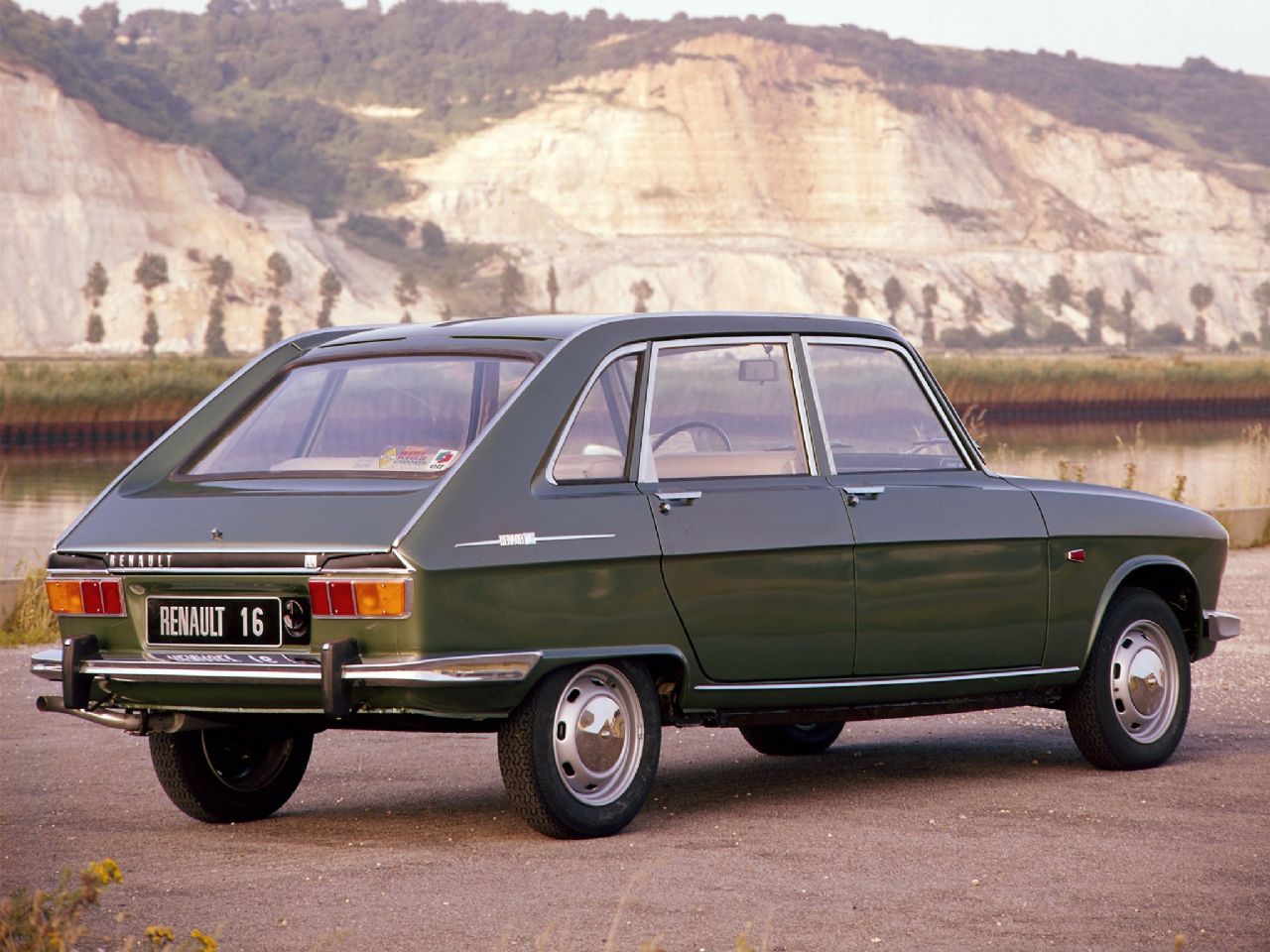 Renaultov prvi avto leta Renaultov prvi avto leta