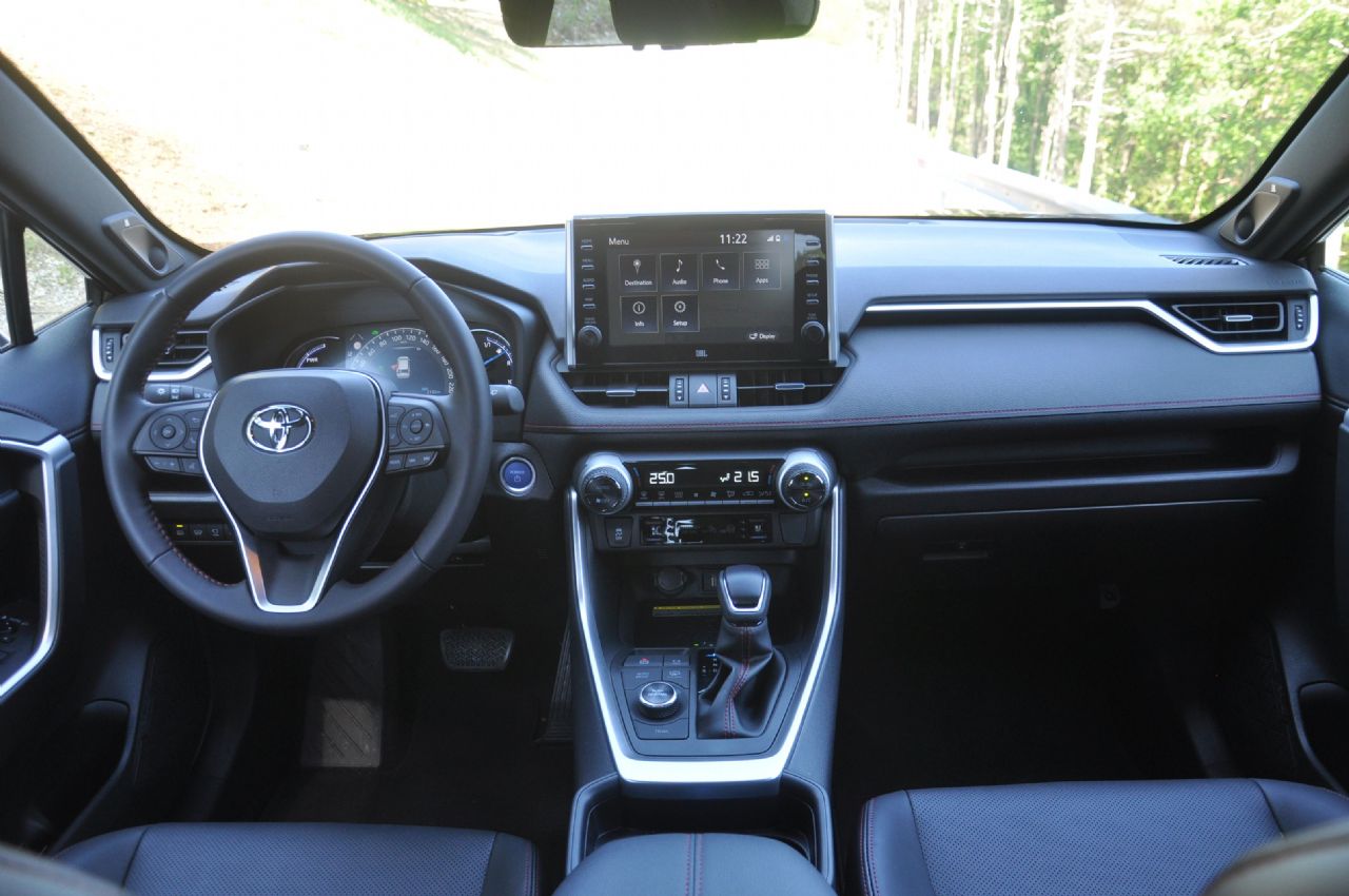 Najmočnejši in najdražji RAV4