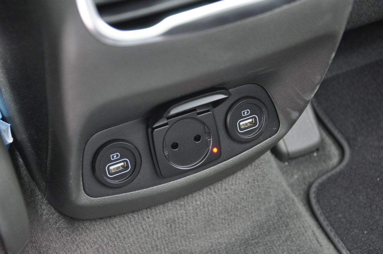 Velikan, ki mu pri vožnji pomaga elektrika Velikan, ki mu pri vožnji pomaga elektrika