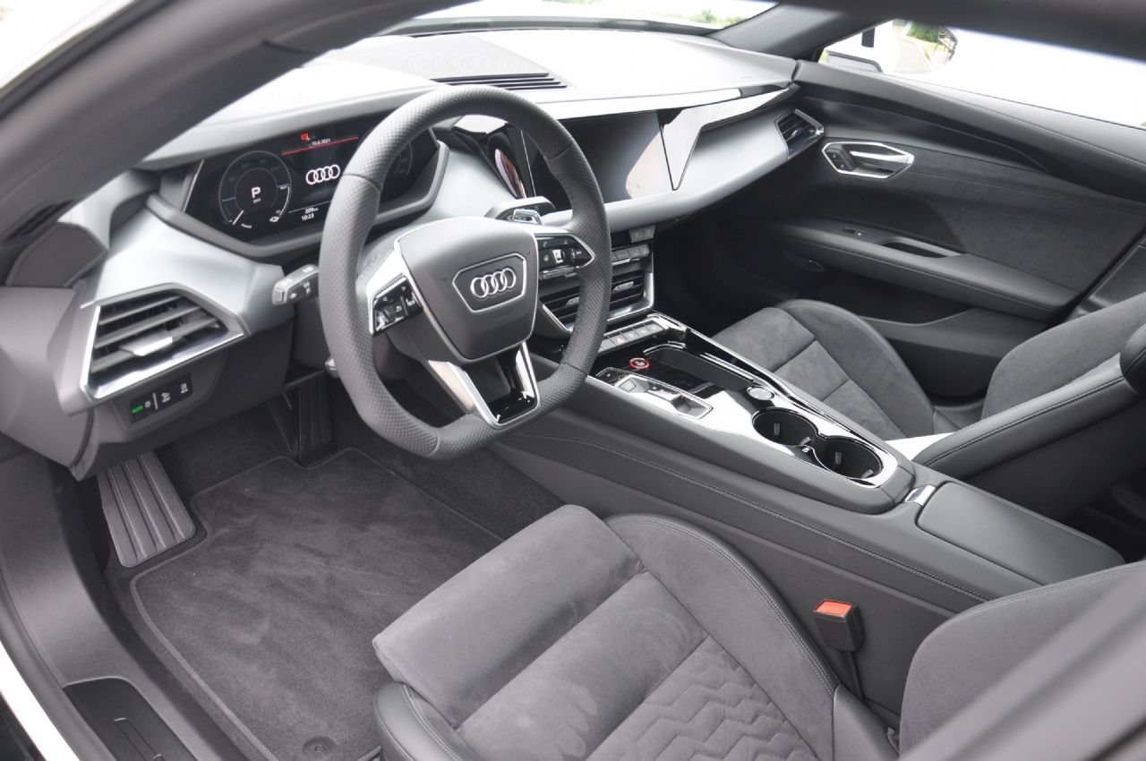 Audijev štirivratni kupe na Porschejevi osnovi Audijev štirivratni kupe na Porschejevi osnovi