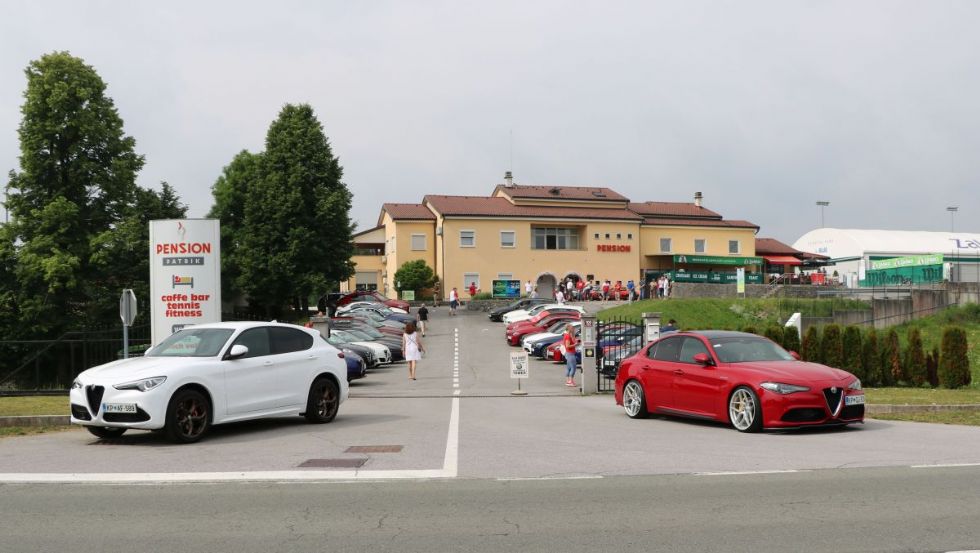 Lepota pločevine v znamenju kače in križa