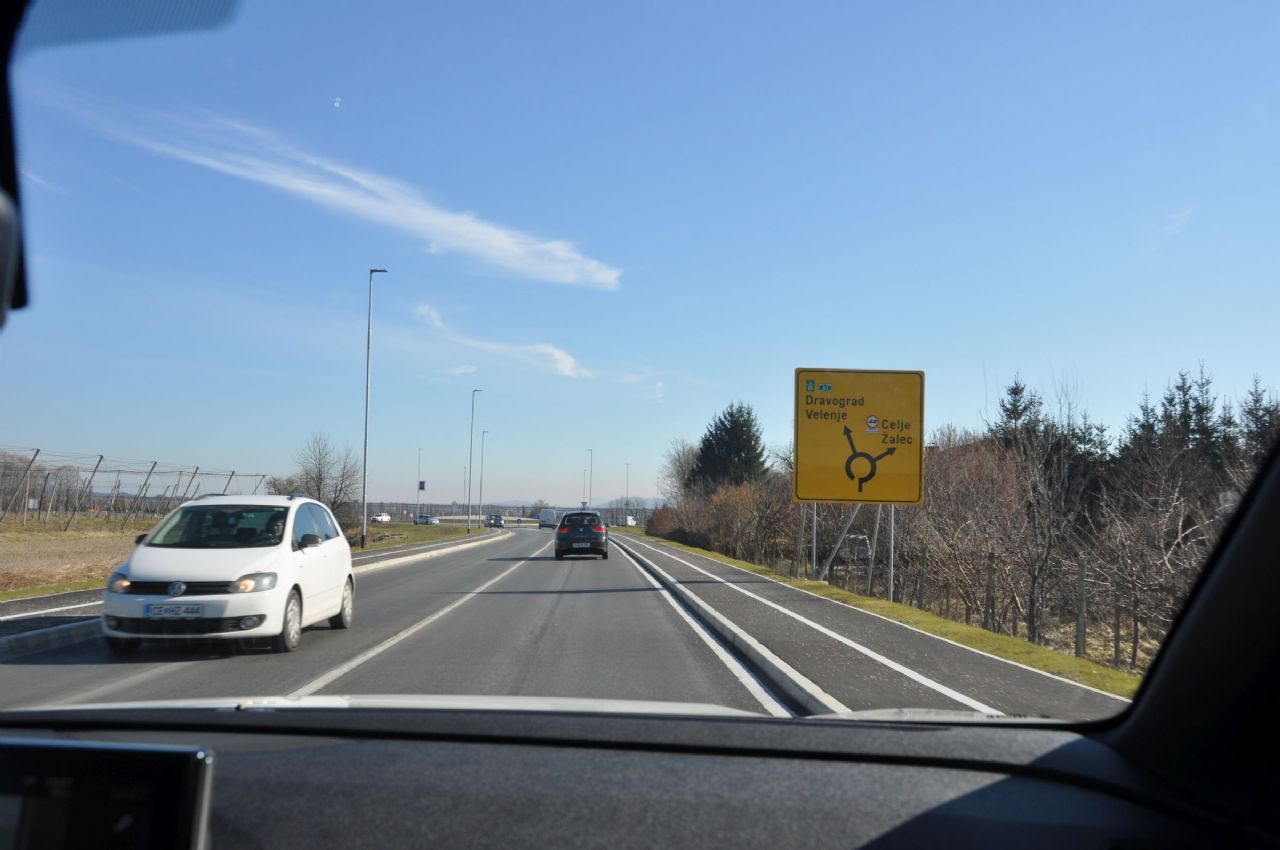 Od Ljubljane čez Trojane med junake zbrane