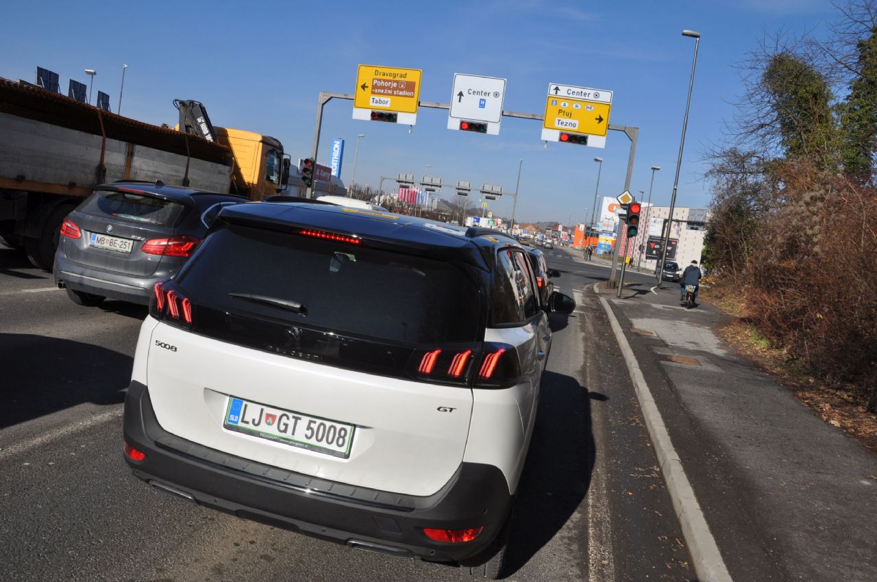 Od Ljubljane čez Trojane med junake zbrane