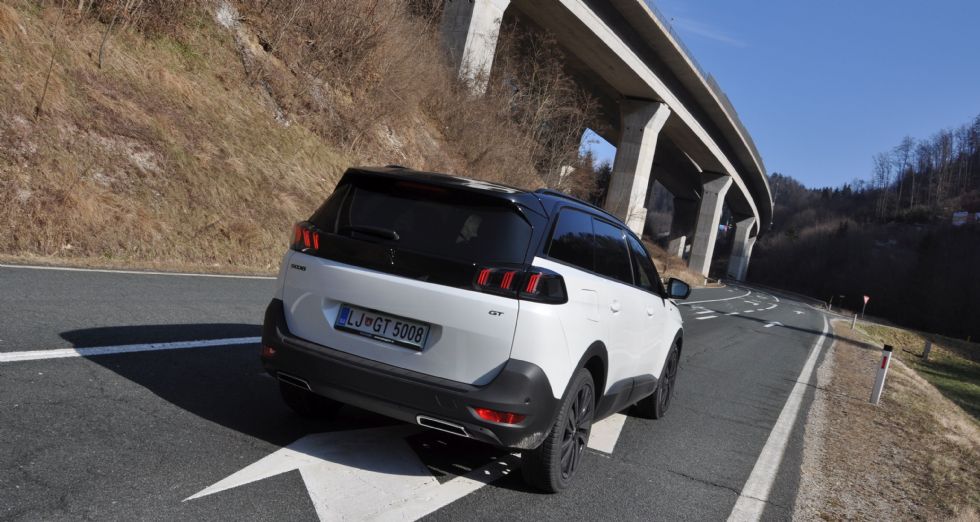 Od Ljubljane čez Trojane med junake zbrane