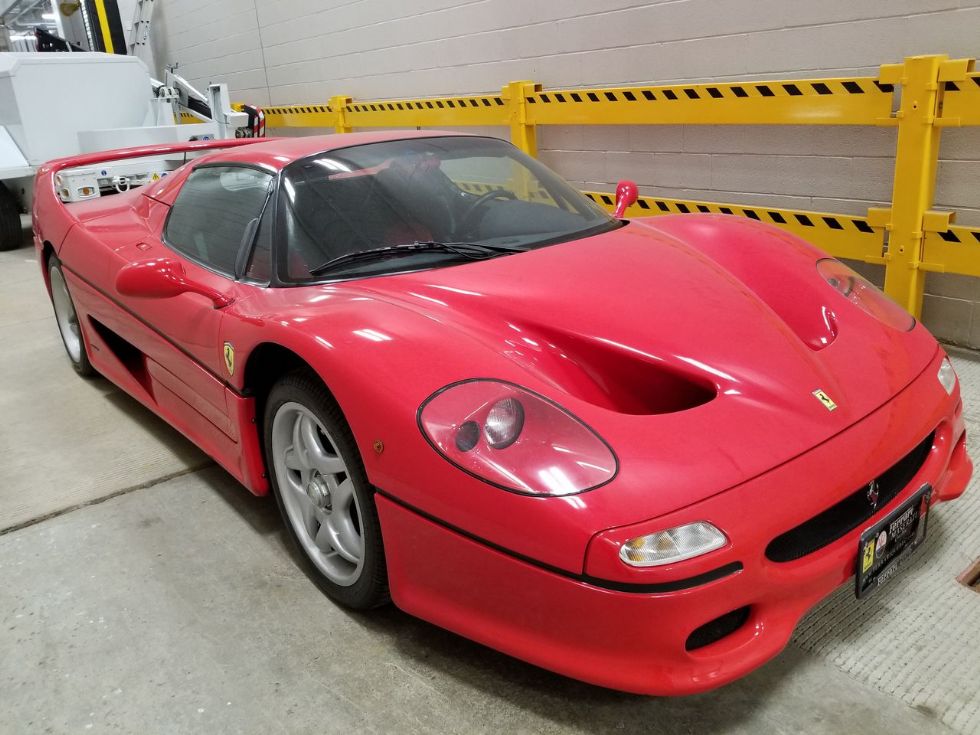 Kdo je lastnik ukradenega Ferrarija F50?