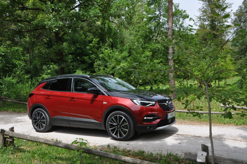 Družinski SUV hibrid