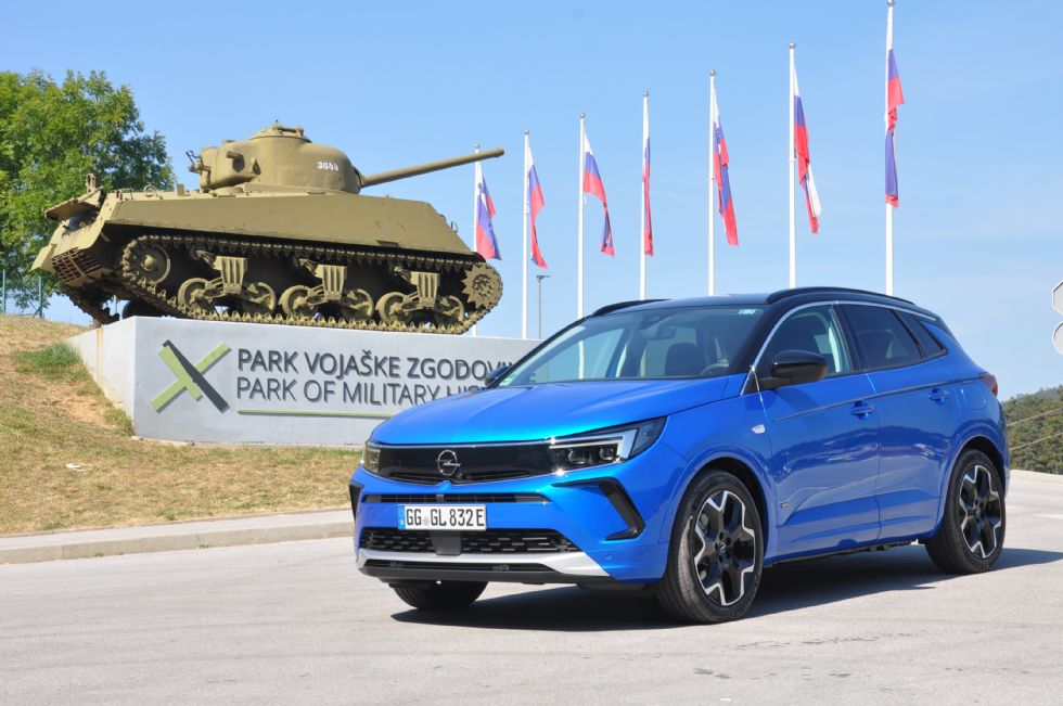 Povpraševanje fizičnih kupcev je čedalje večje