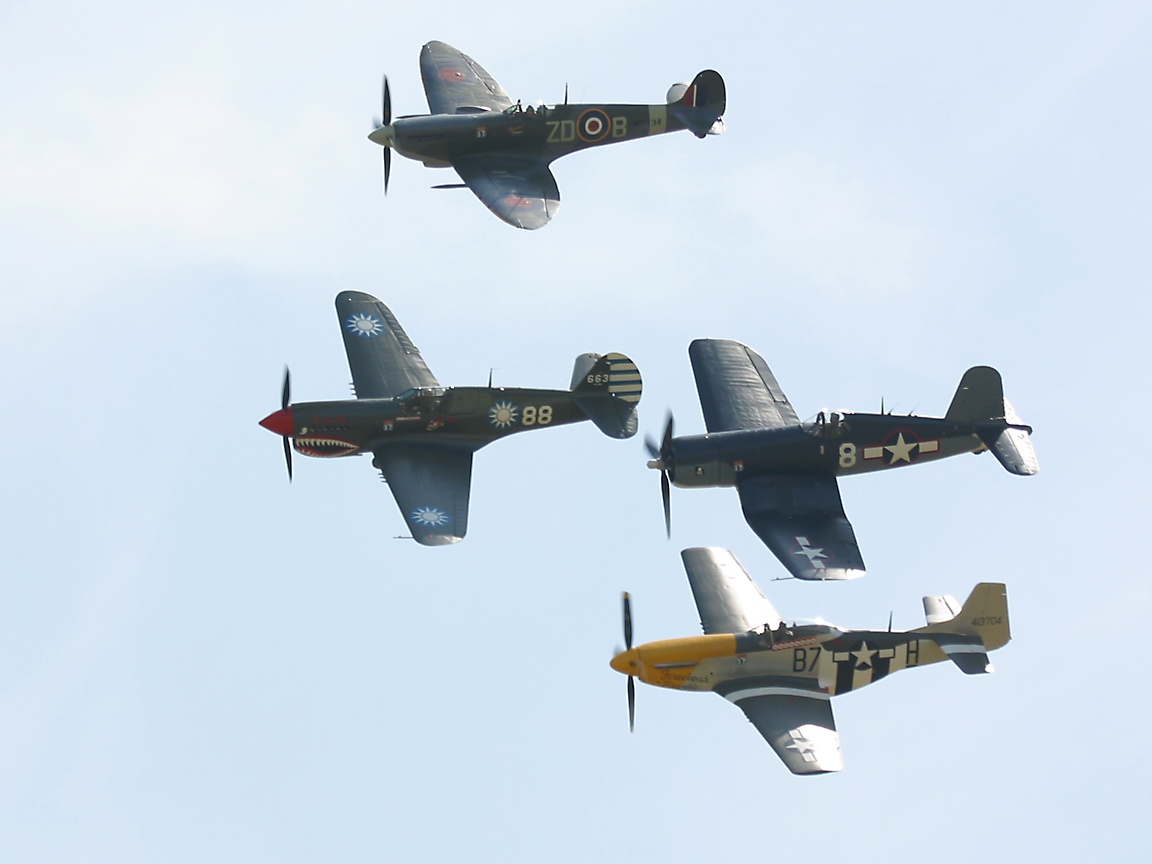 Spitfire v družbi imenitnih iz druge svetovne vojne: P-40 Kittyhawk, P-51 Mustang in F4U Corsair.