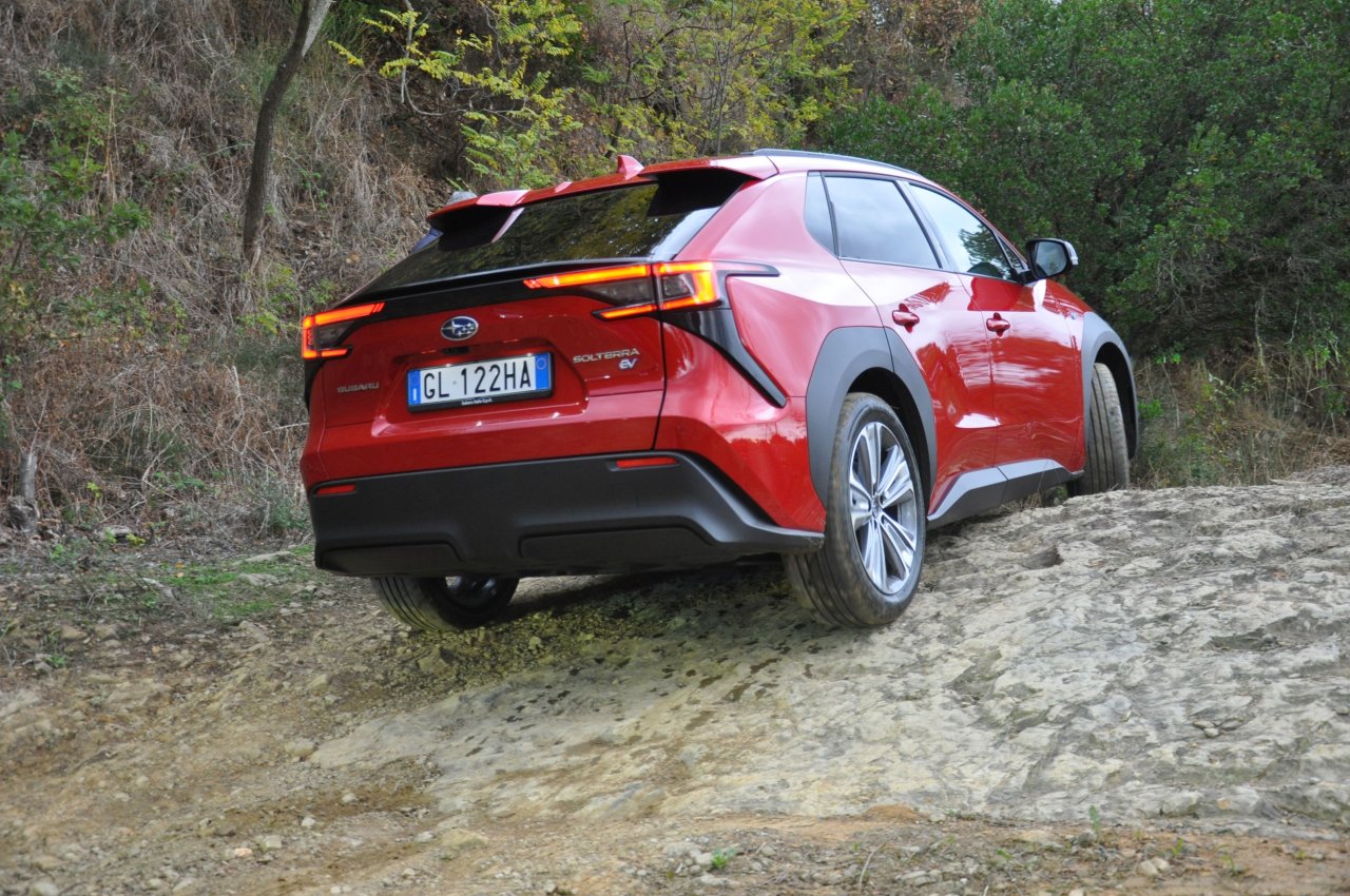 Subarujev električar na terenu ne razočara Subarujev električar na terenu ne razočara