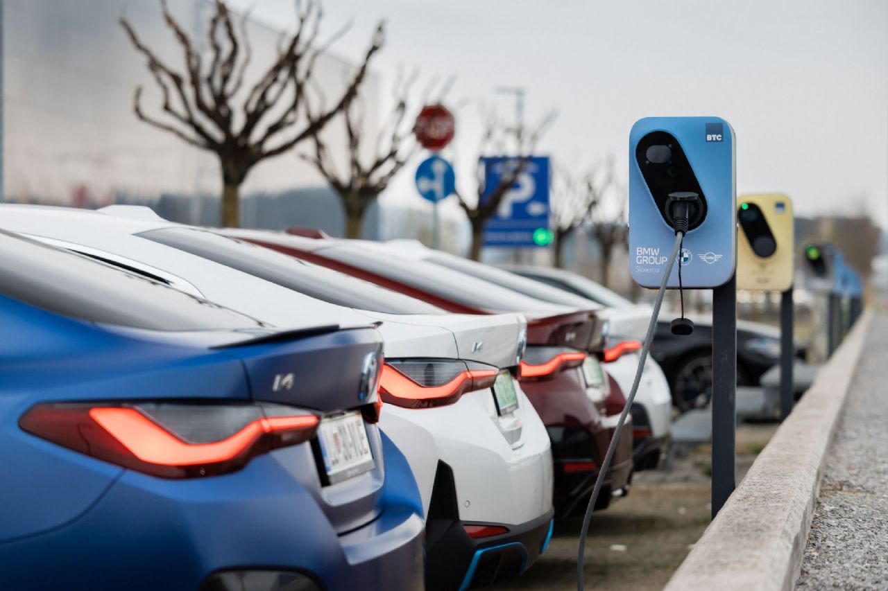 Električni potovalnik in športnik, zanimiv tudi za podjetja
