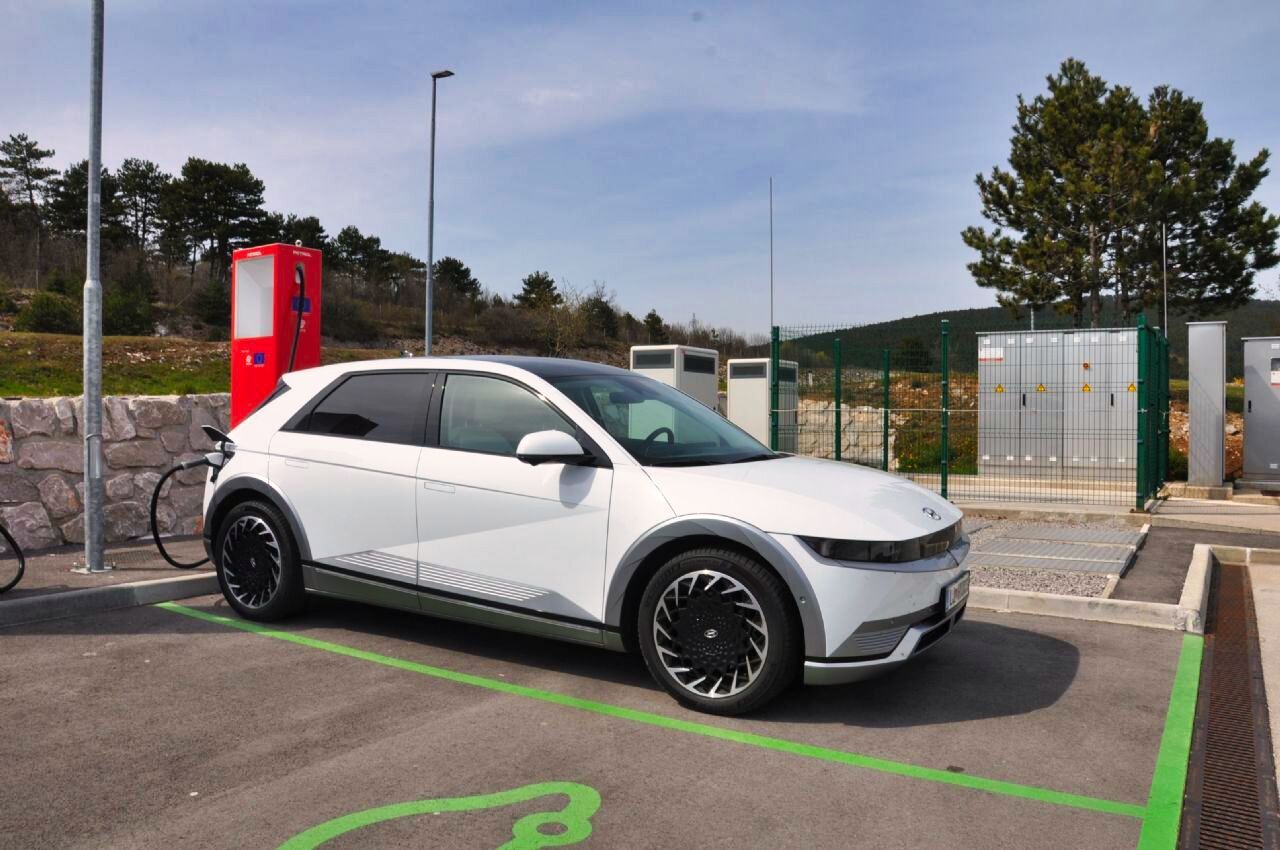 Popolnoma drugačen Hyundai Popolnoma drugačen Hyundai
