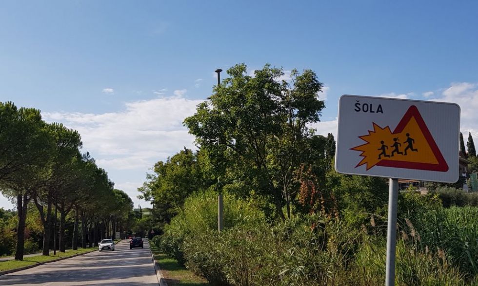 Na ceste se vrača skoraj 200 tisoč osnovnošolcev