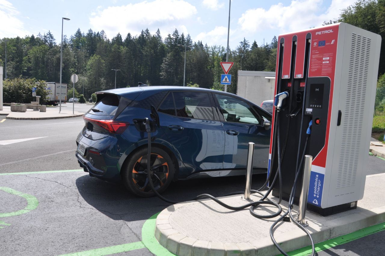 Ista osnova, druga znamka in drugačen pristop