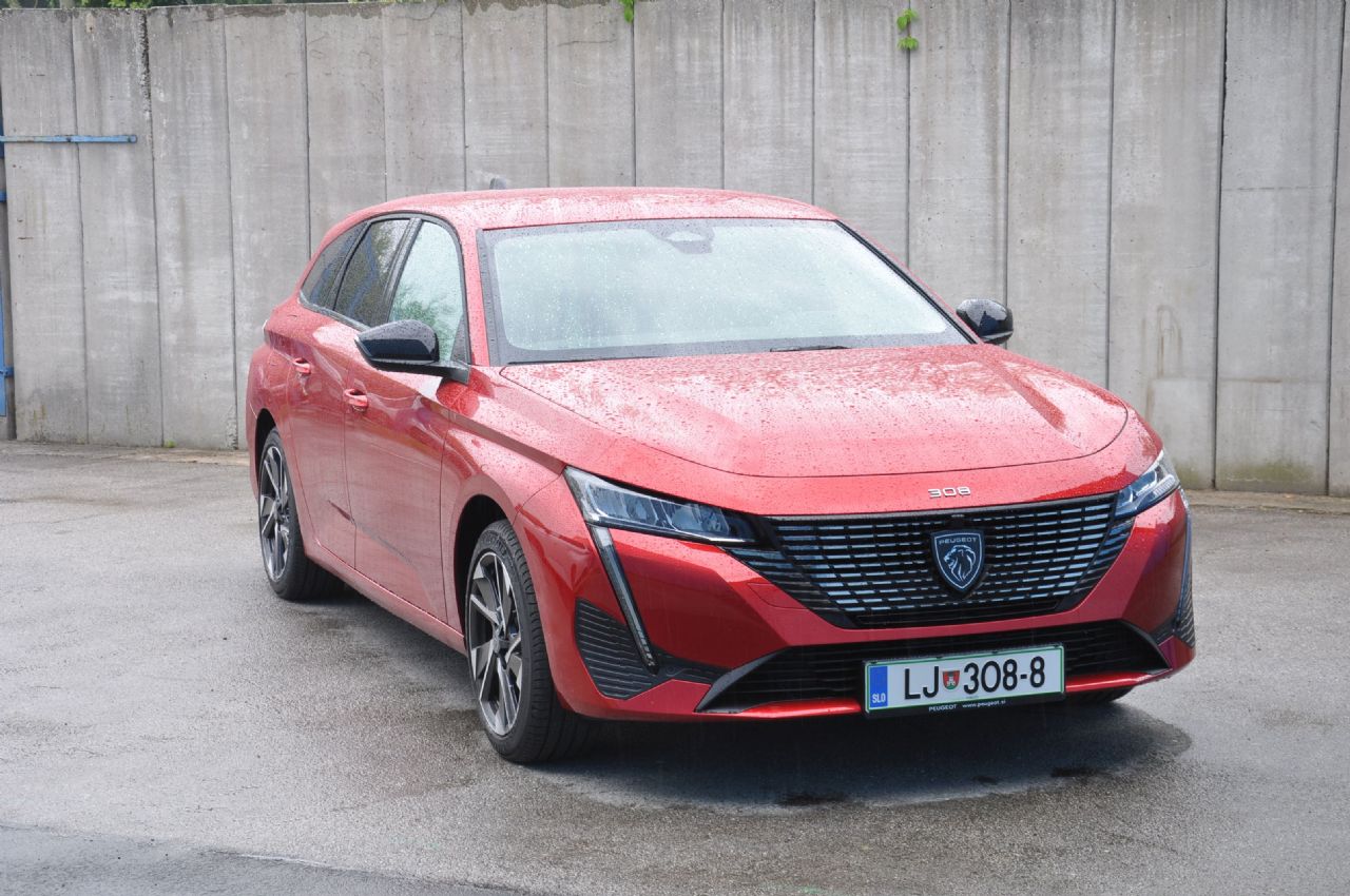 Večji prtljažnik in daljša medosna razdalja Večji prtljažnik in daljša medosna razdalja