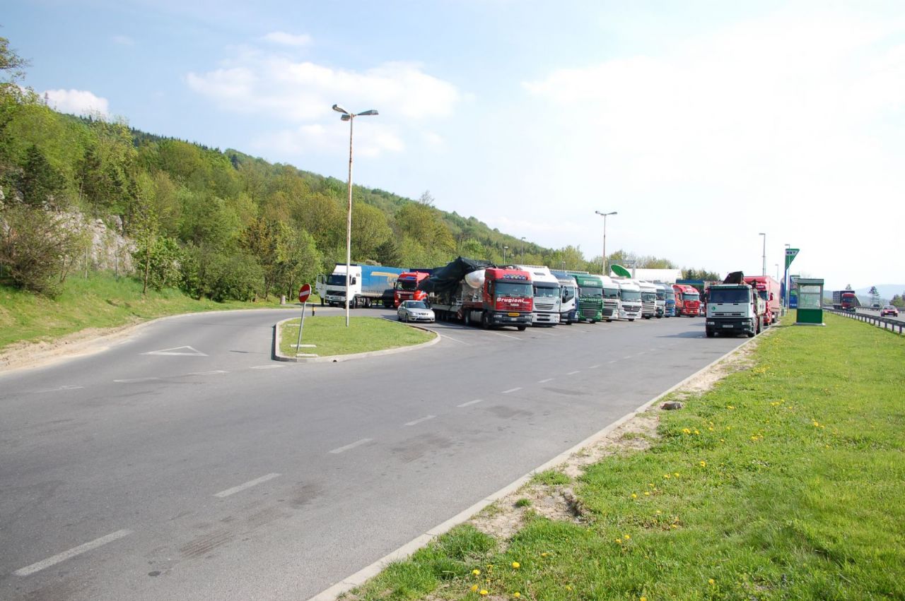 Največji delež za cestnine prispevajo tovornjakarji
