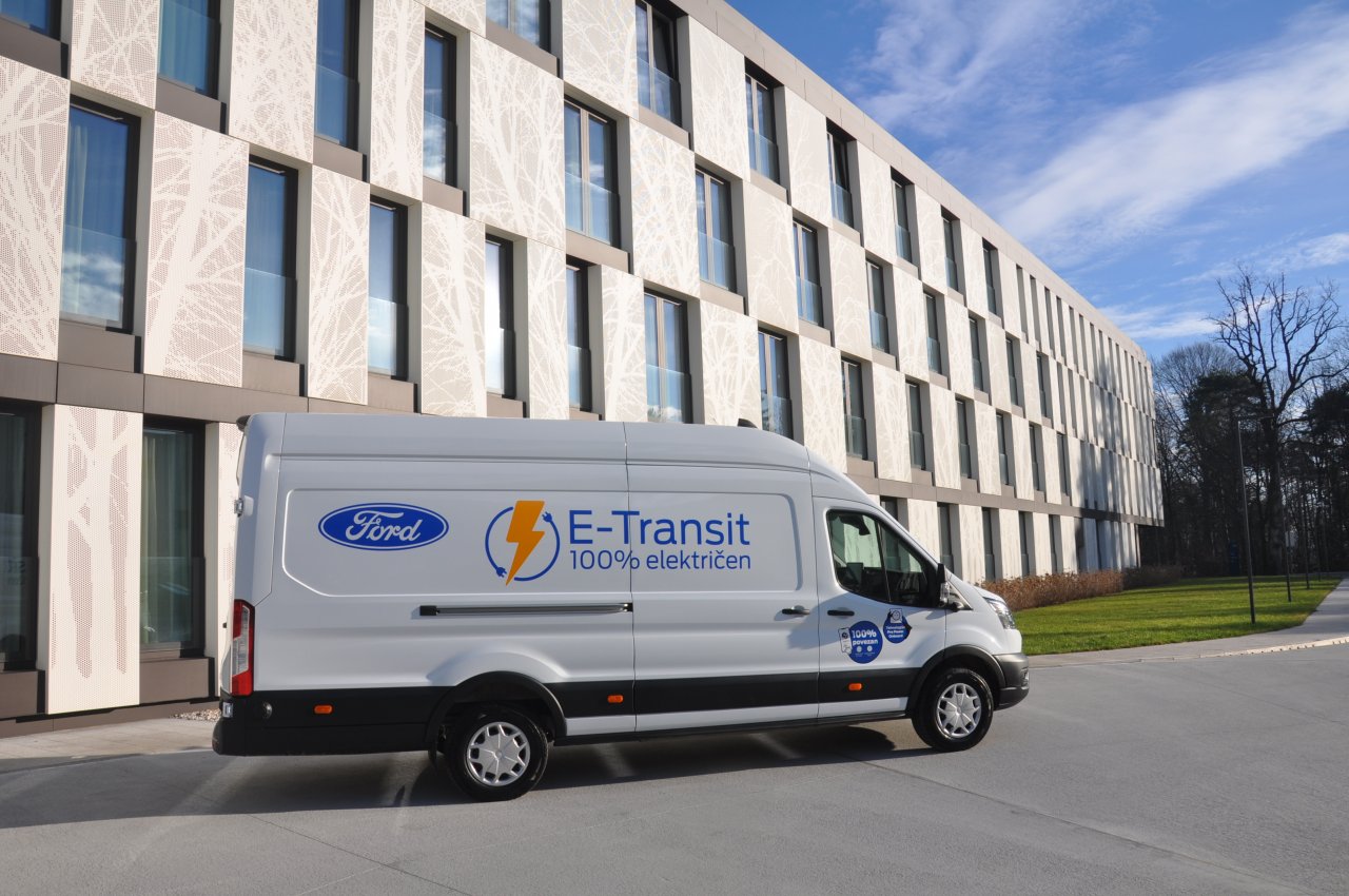 Prvi koraki v poslovno električno prihodnost Prvi koraki v poslovno električno prihodnost