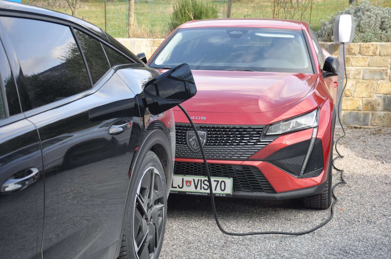 Na cestah spet oblikovno drzen Peugeot