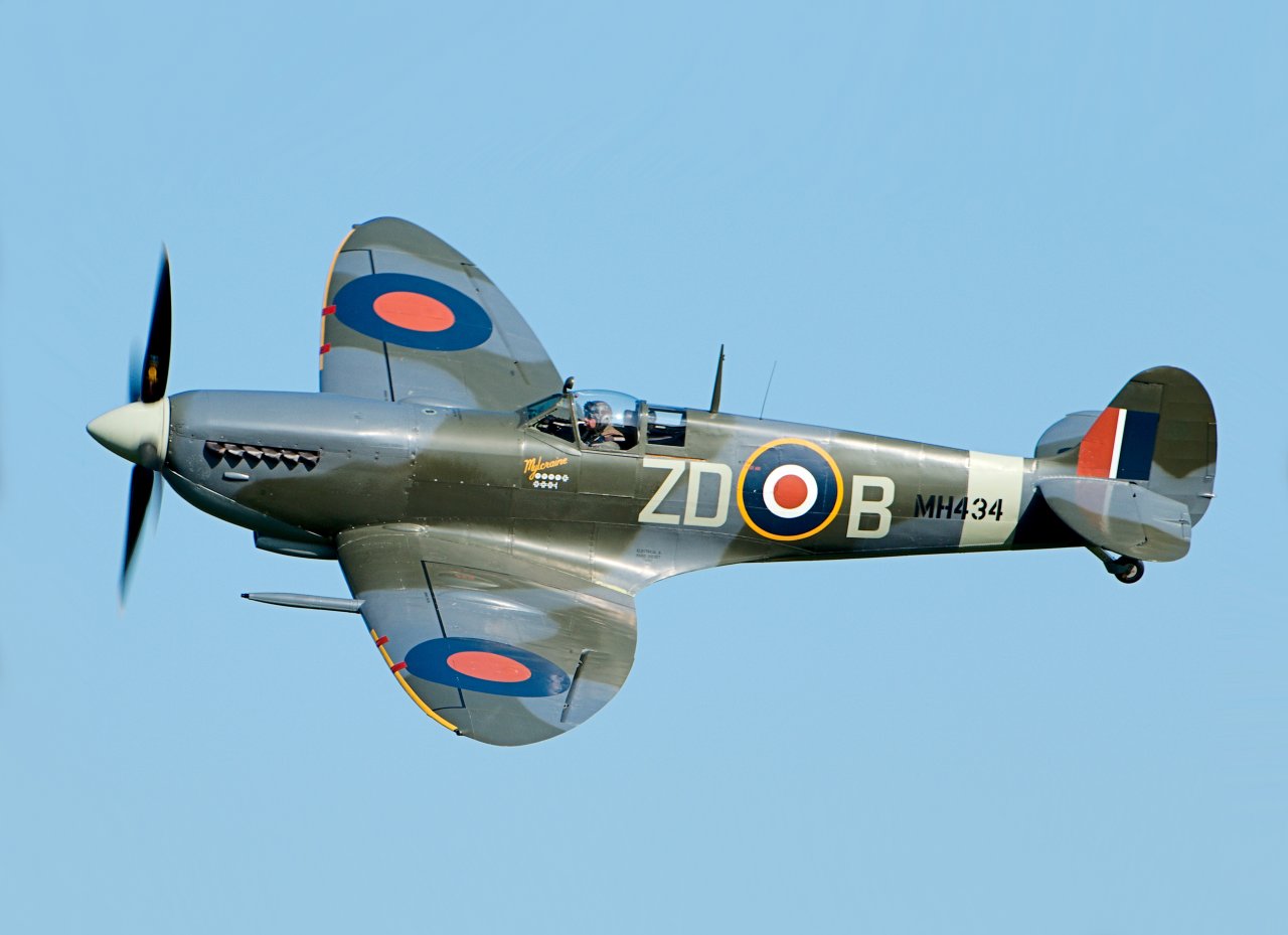 Spitfire je nastal okrog Merlina in pomagal obraniti Britanijo, imel pa je eno velikansko hibo, zaradi negativnega G je pri naglem spustu za trenutek ostal brez motorja.