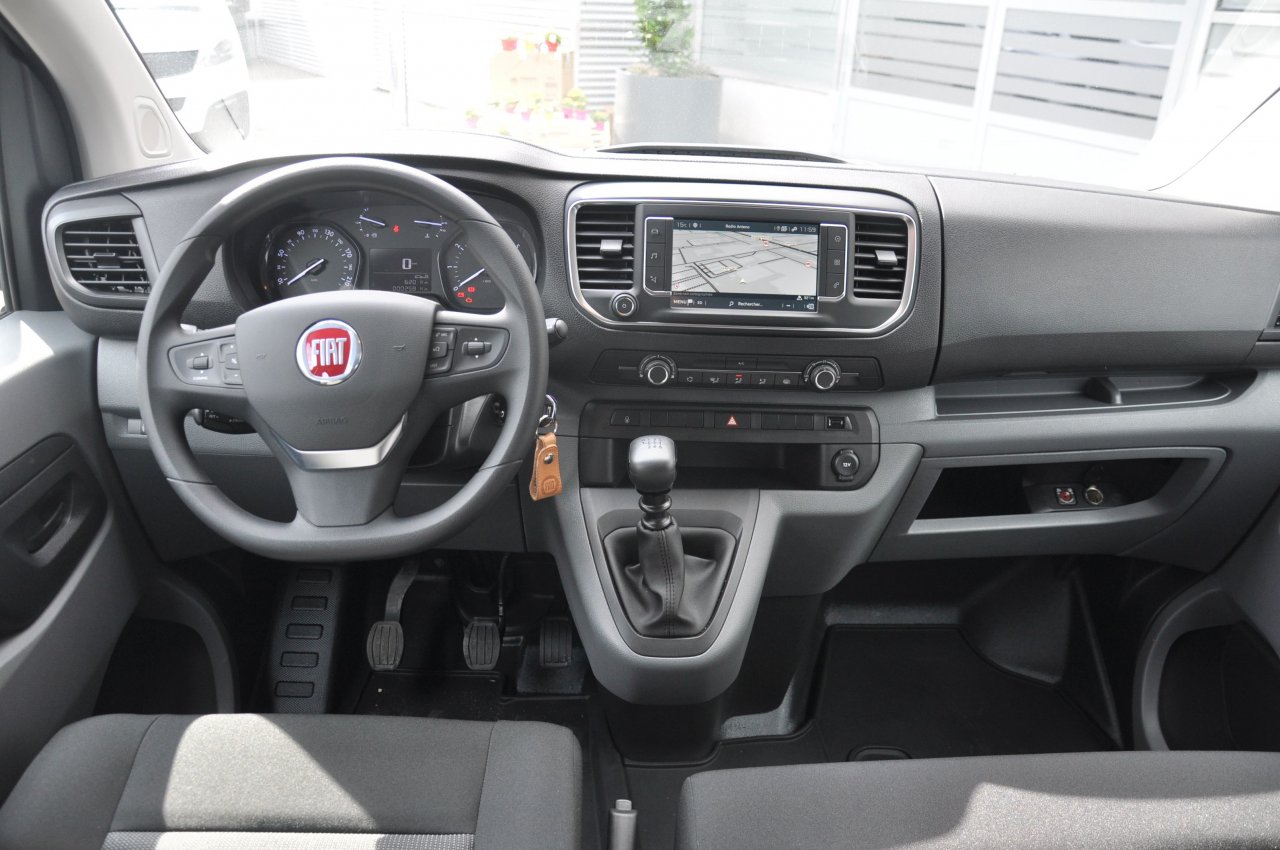 Z dizelskim motorjem ali na baterije Z dizelskim motorjem ali na baterije
