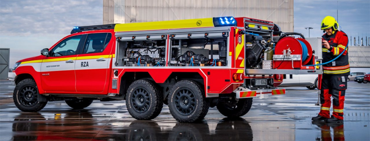 Super 6x6 gasilec, ki se uspešno bori tudi z gorečimi električarji