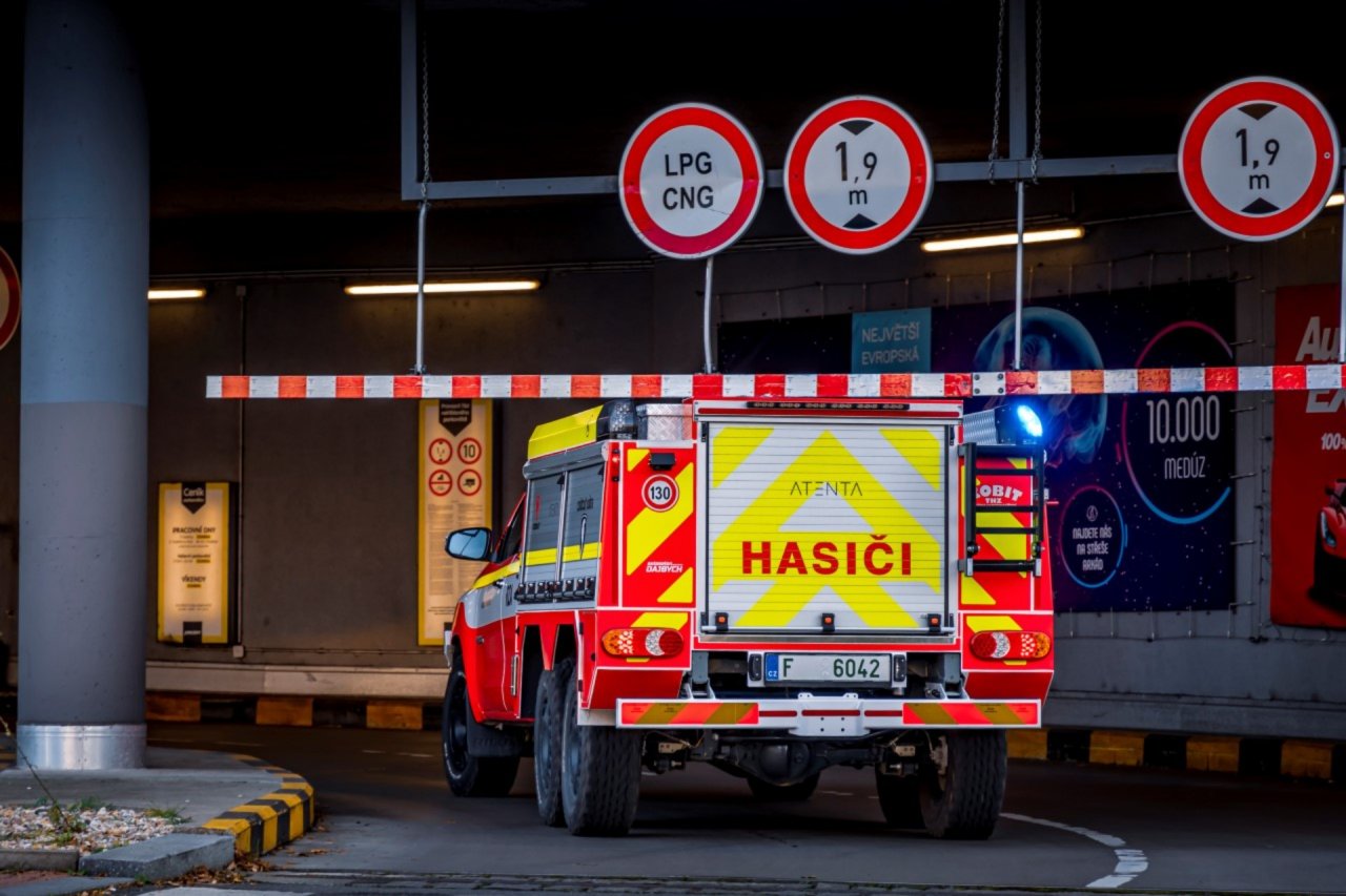 Super 6x6 gasilec, ki se uspešno bori tudi z gorečimi električarji