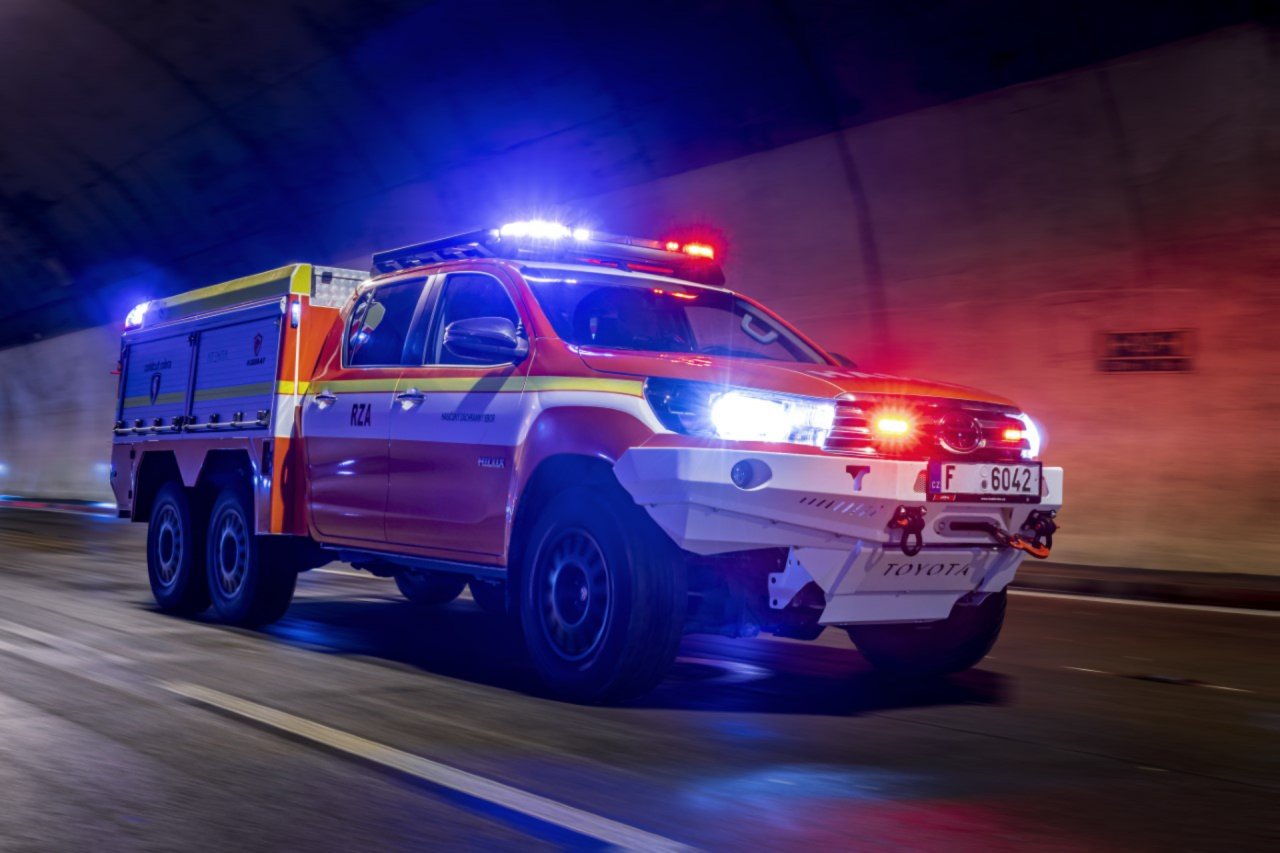 Super 6x6 gasilec, ki se uspešno bori tudi z gorečimi električarji