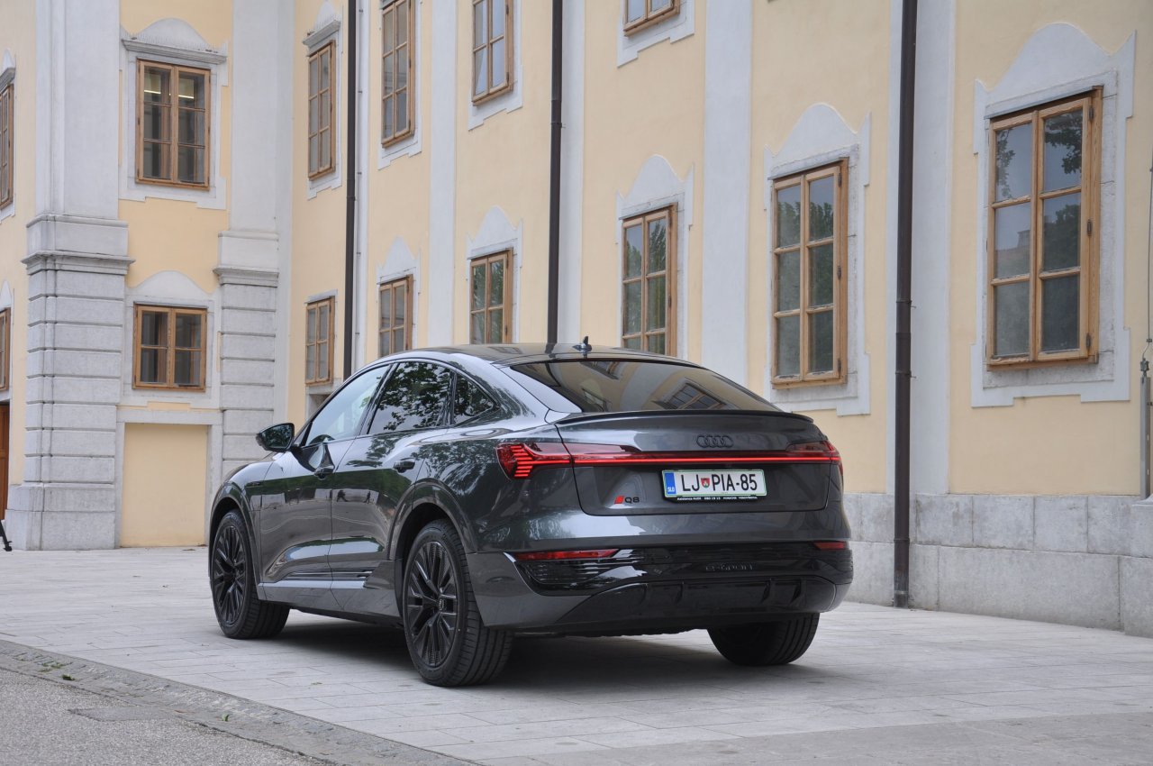 Prenovljeni električni prestižni velikan Prenovljeni električni prestižni velikan