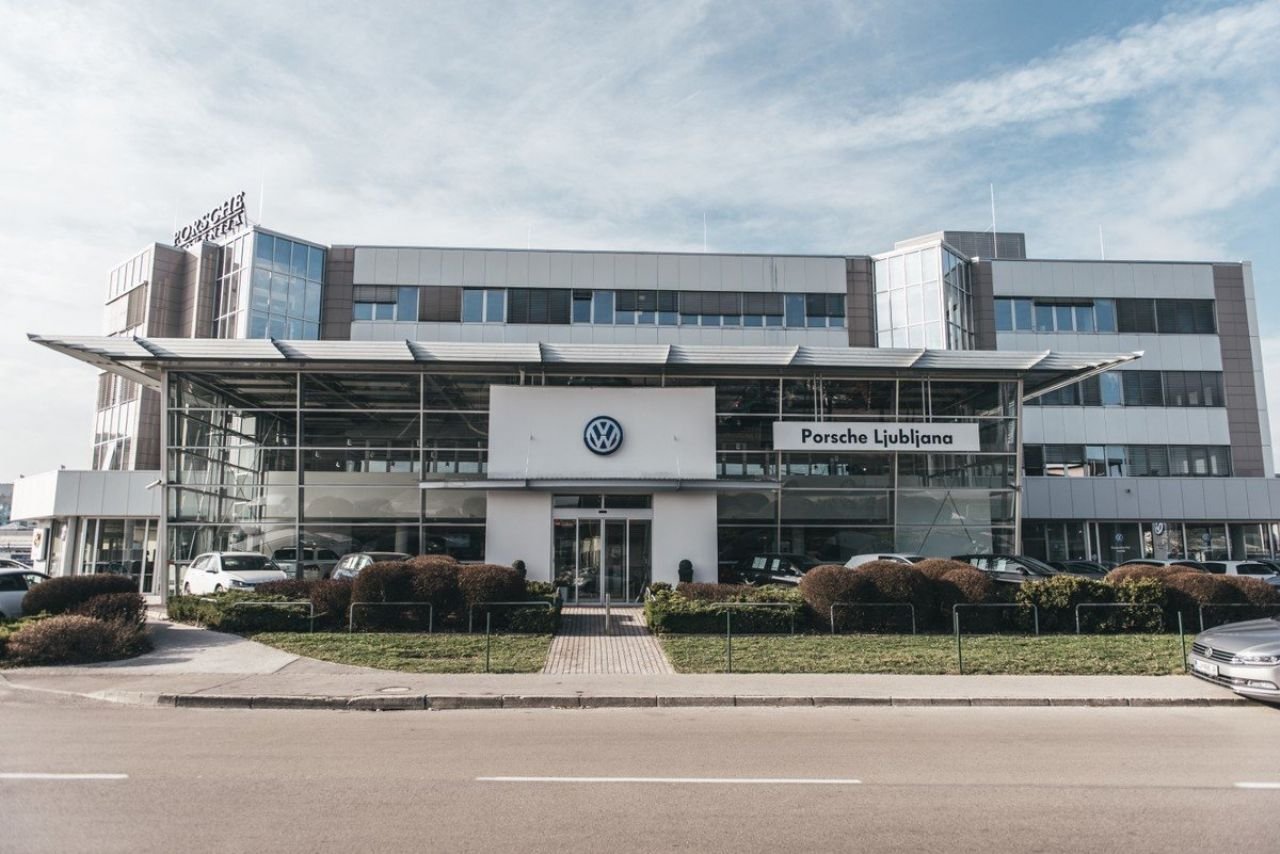 Skoraj 450 tisoč prodanih avtomobilov v treh desetletjih