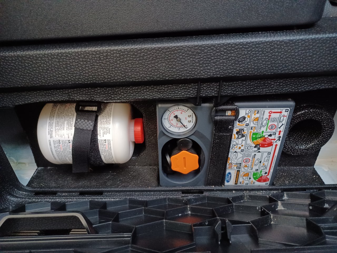 Električni Transit za primestno rabo Električni Transit za primestno rabo