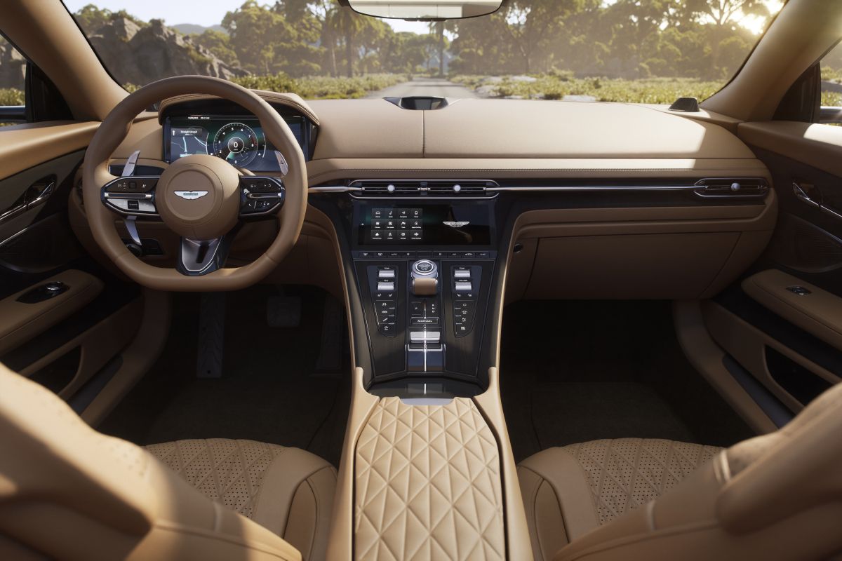 Aston, streha in Martin Aston, streha in Martin