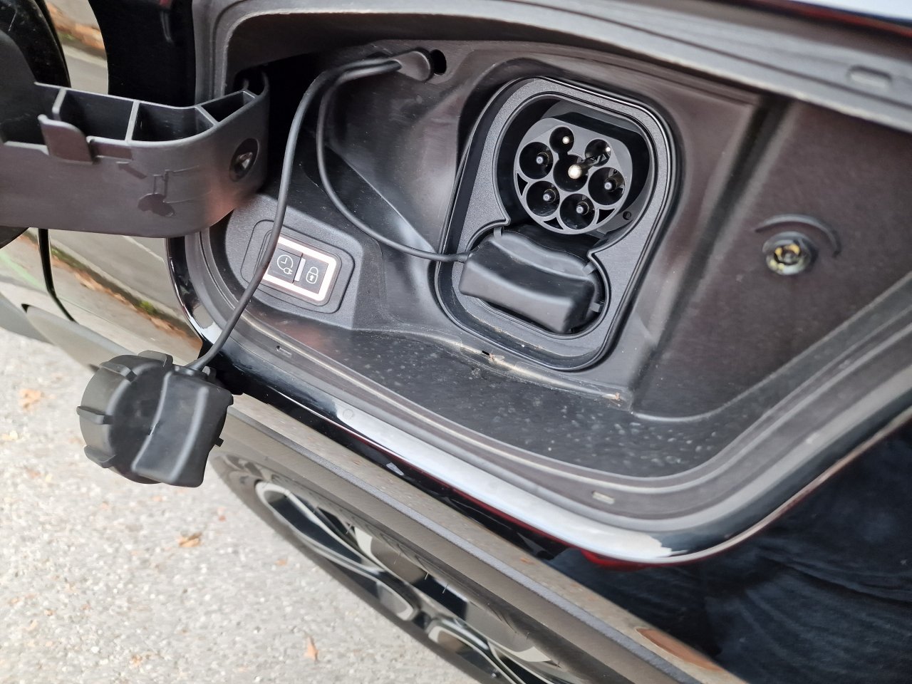 Prvi električni Jeep se na asfaltu dobro obnese