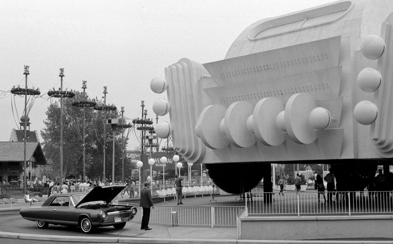 Chrysler Turbine Car na salonu v New Yorku 1964. Čez dve leti je bilo programa konec.