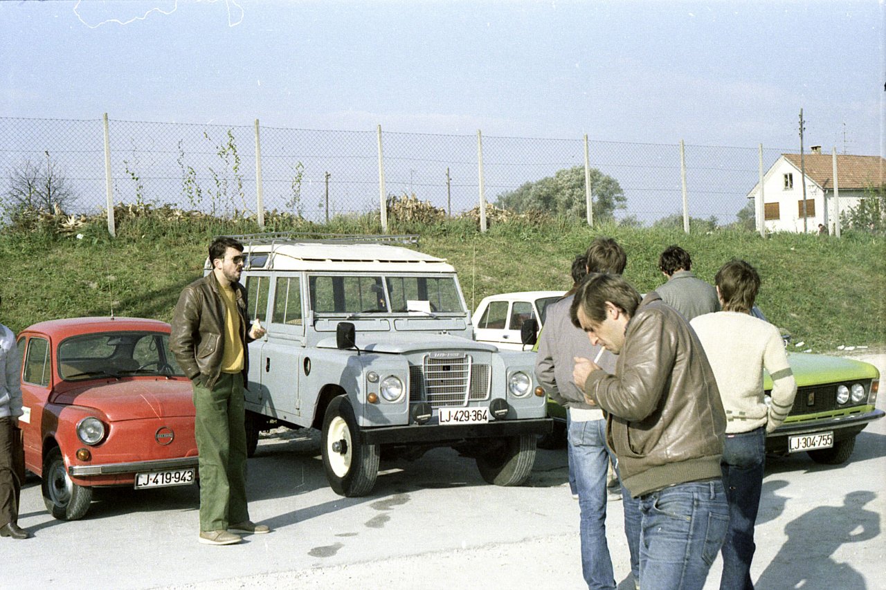 Land Rover Series III okoli 1986 na Cesti dveh cesarjev v Ljubljani (Foto: M. Švarc)