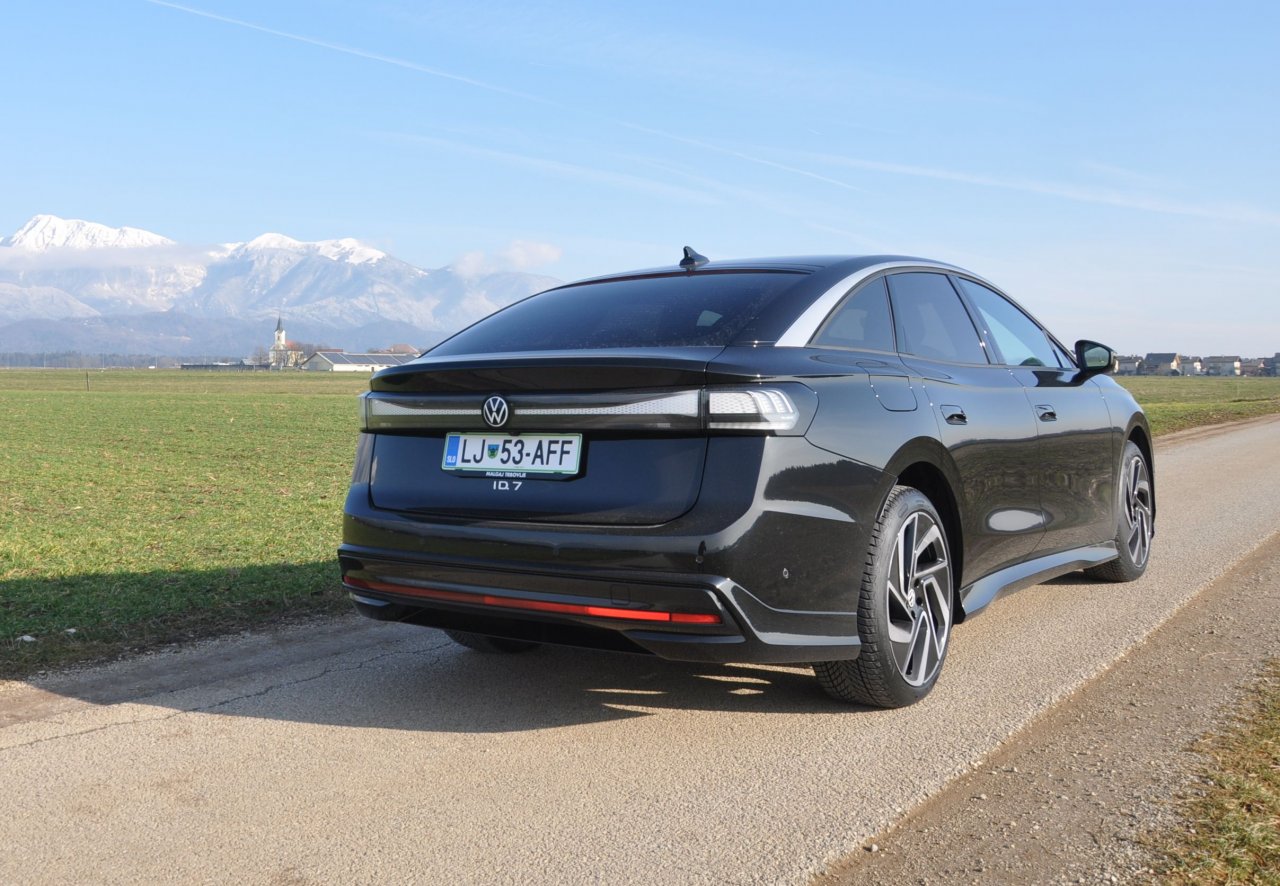 Poslovno družinska naveza Poslovno družinska naveza