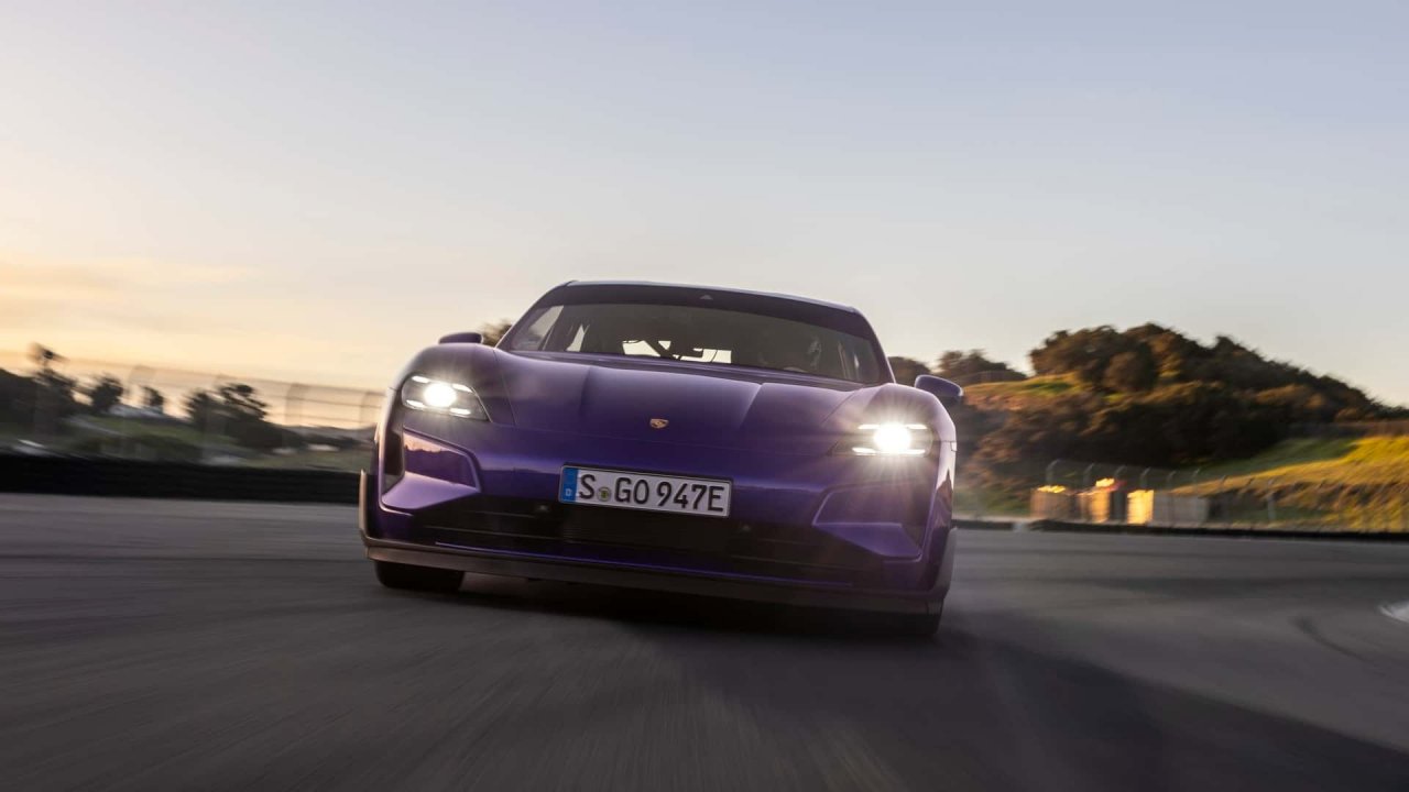 Najzmogljivejši serijski Porsche v vsej zgodovini Najzmogljivejši serijski Porsche v vsej zgodovini