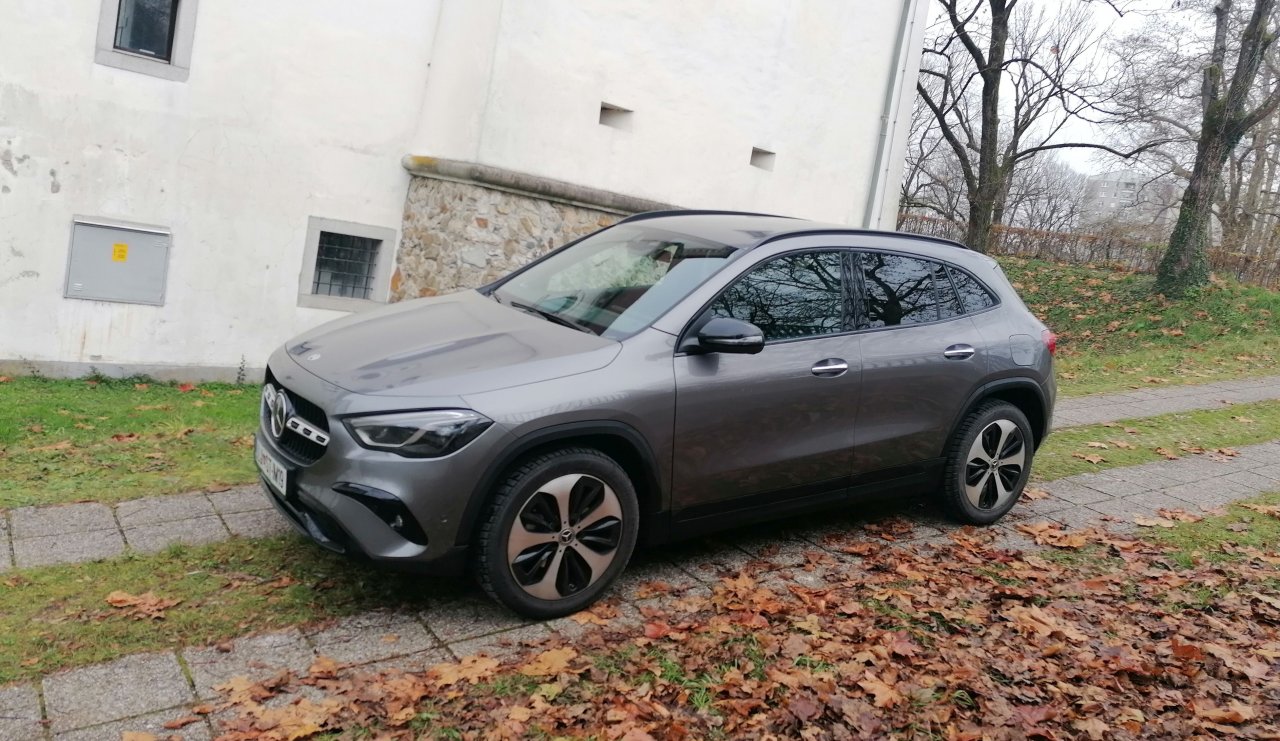 Od malega A brat in od ostalih prijatelj