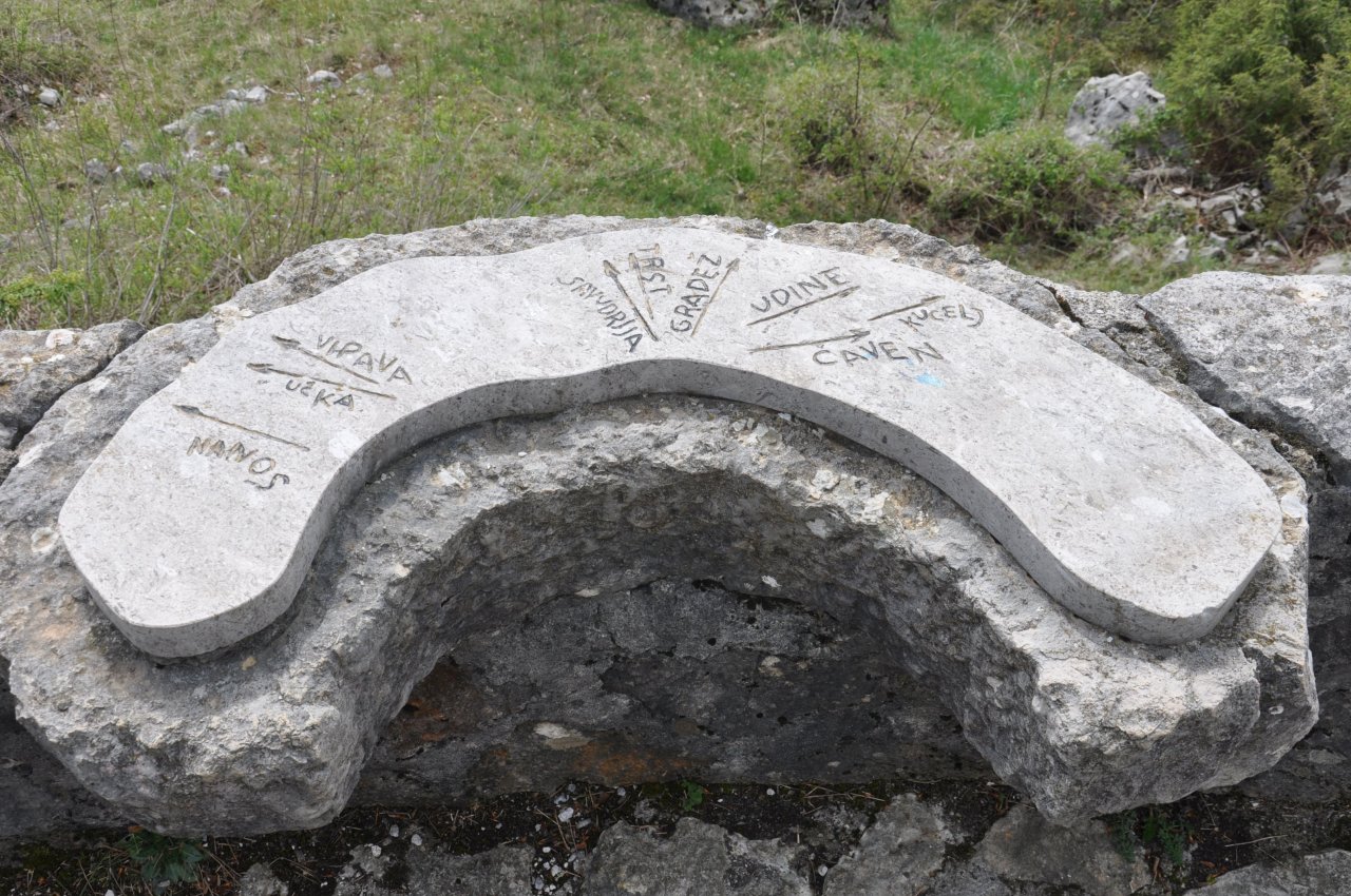 Ves čas s pogledom na Vipavsko dolino