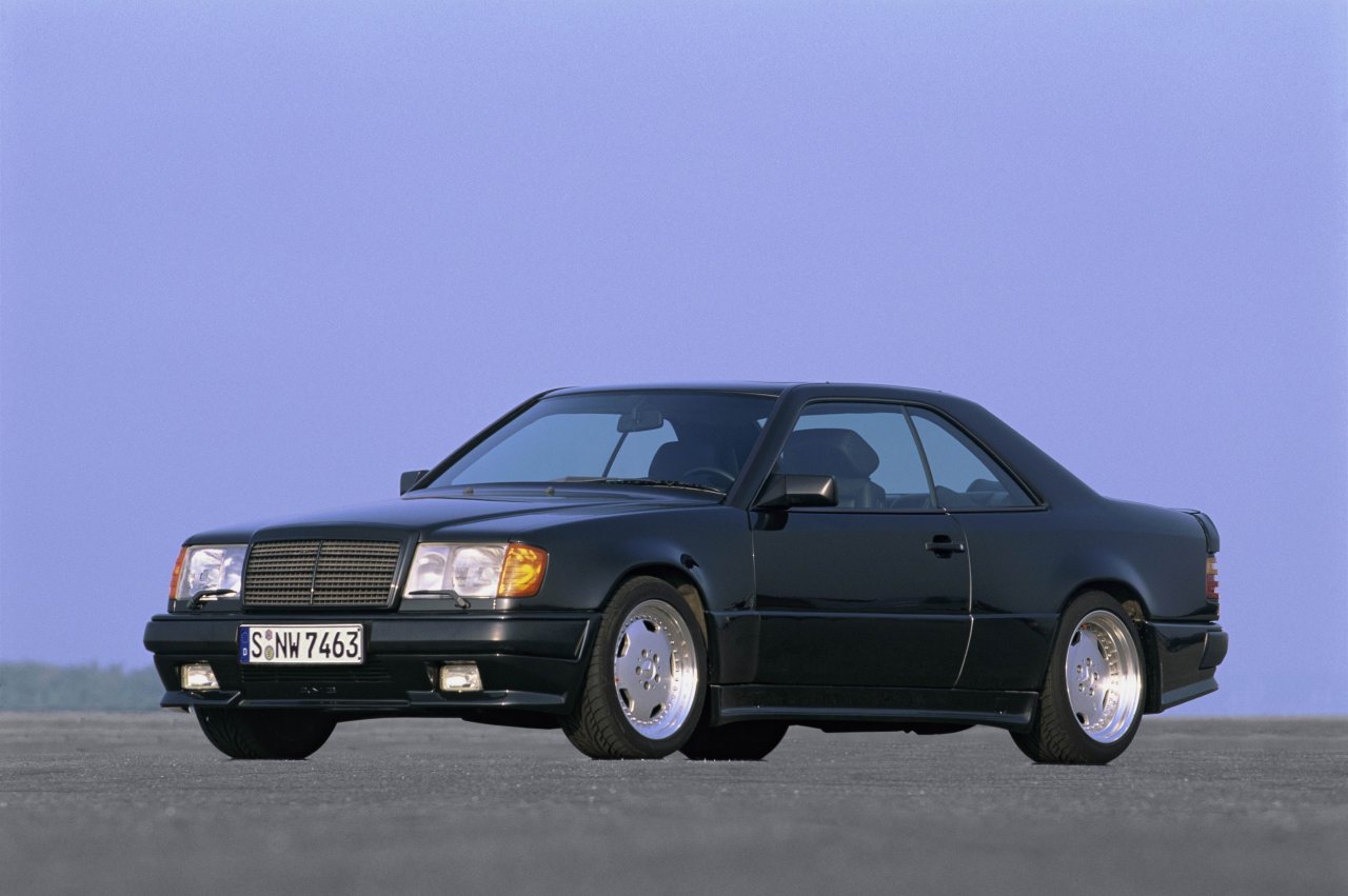 AMG 300 CE 6.0 (1988) na osnovi C124 z značilnimi AMG-jevimi platišči.