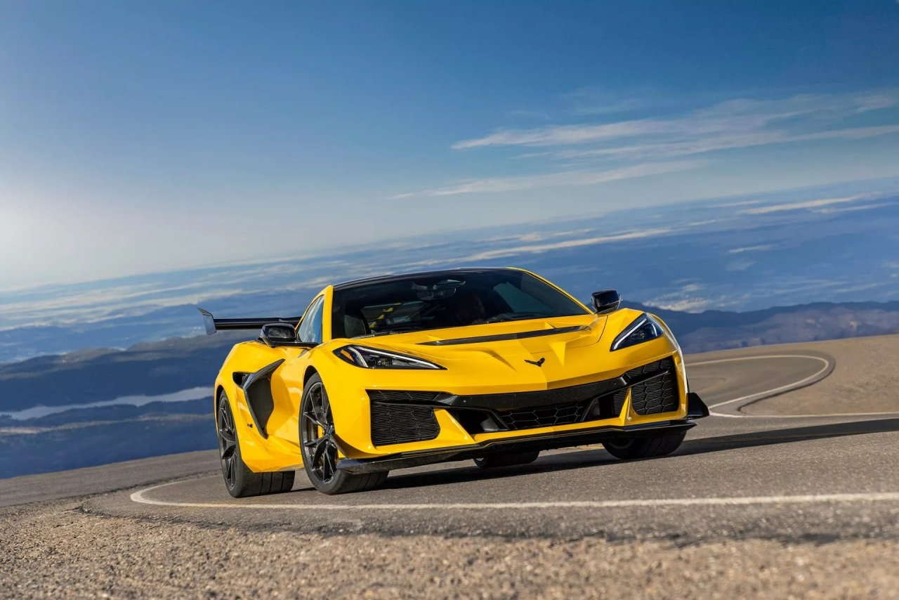 Corvette ZR1 je nazaj in ima več moči kot Bugatti Veyron Corvette ZR1 je nazaj in ima več moči kot Bugatti Veyron