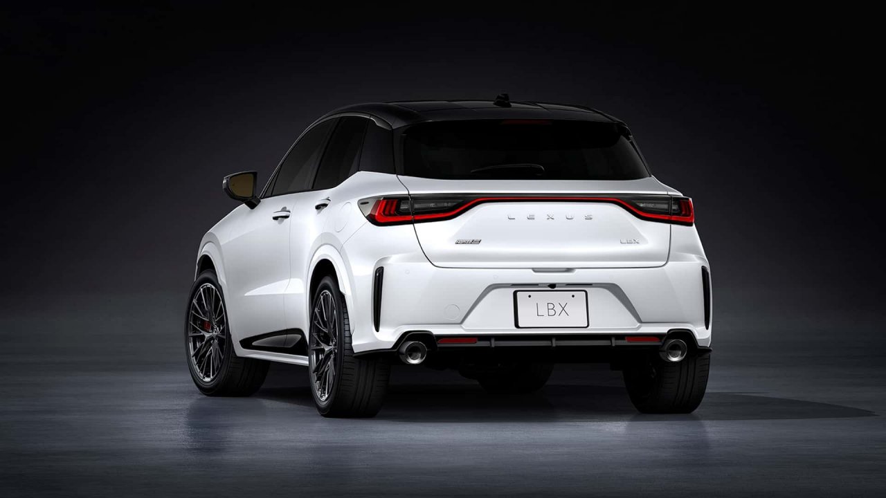 Lexus nevpadljivega križanca začinil s potentnim motorjem Lexus nevpadljivega križanca začinil s potentnim motorjem