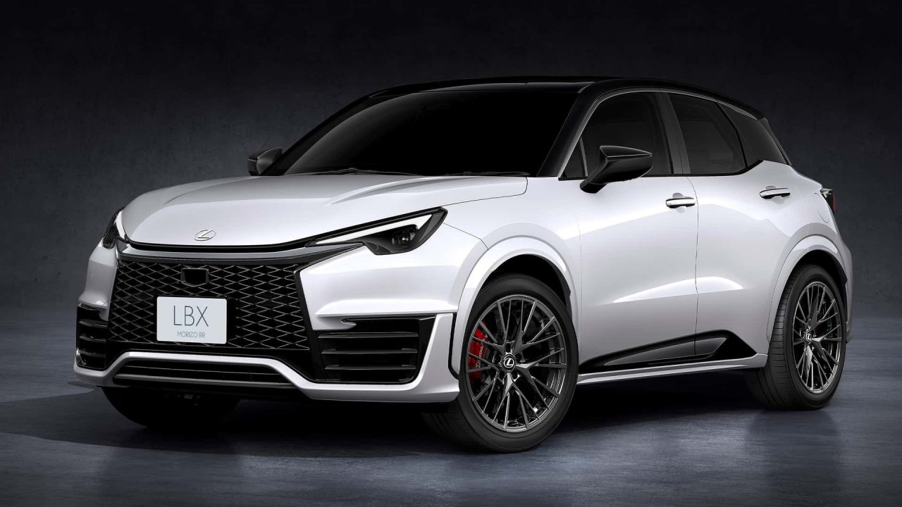 Lexus nevpadljivega križanca začinil s potentnim motorjem Lexus nevpadljivega križanca začinil s potentnim motorjem