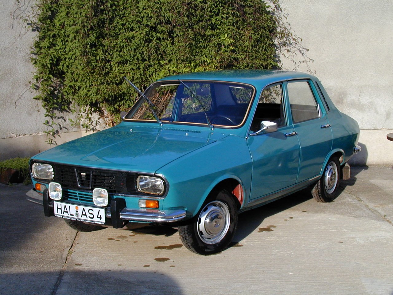 Originalni 1300 iz 1973. Klon Renaulta 12.
