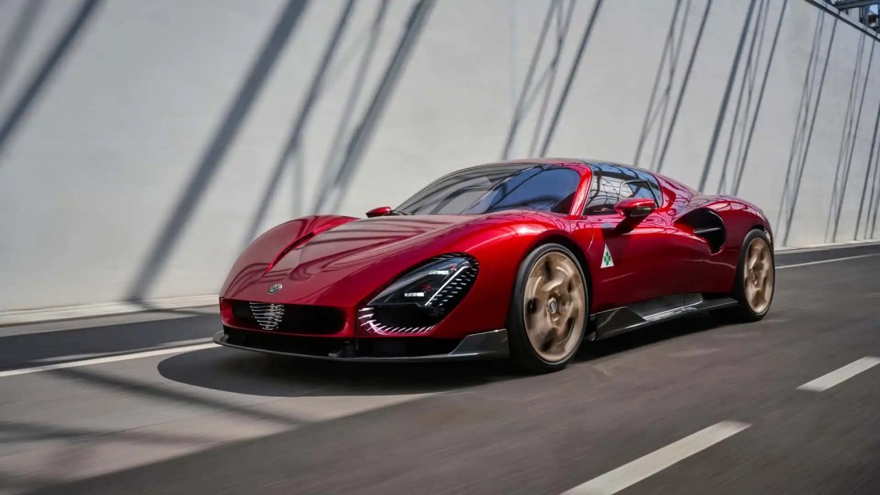 Tako je slišati Alfa Romeo 33 Stradale