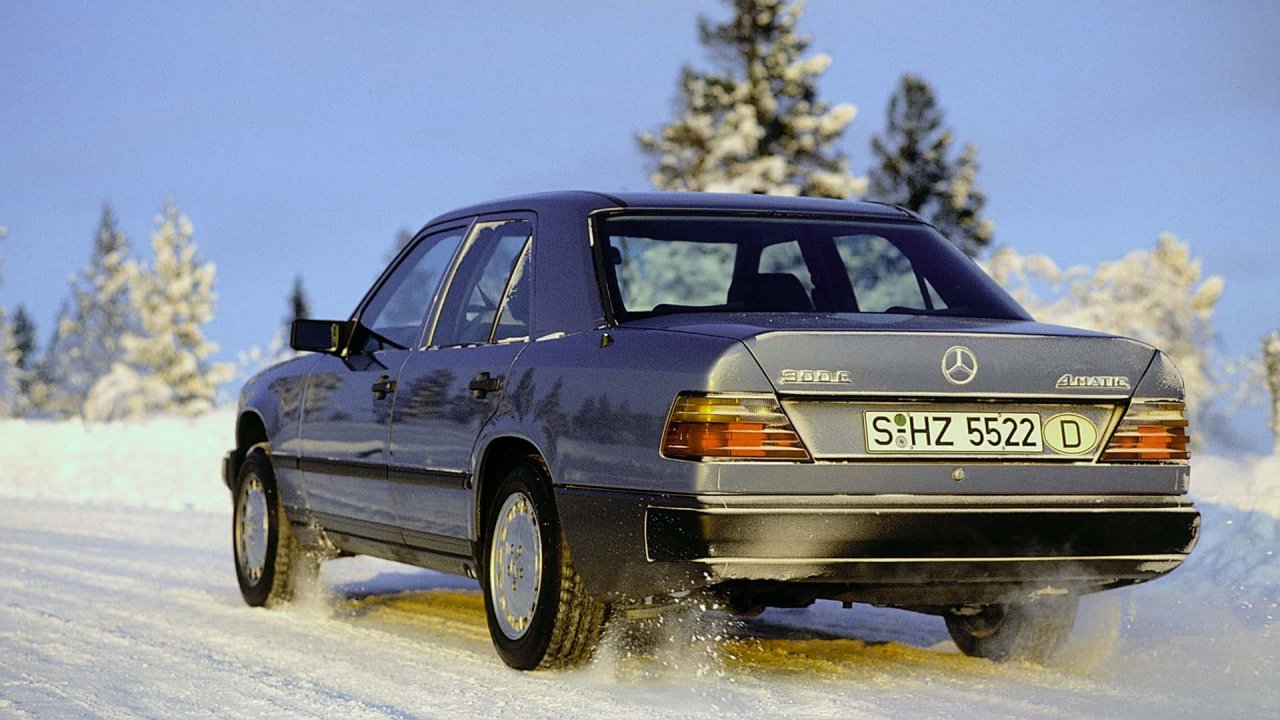 Vozili so jo poslovneži, plejboji, taksisti, reševalci in pogrebci