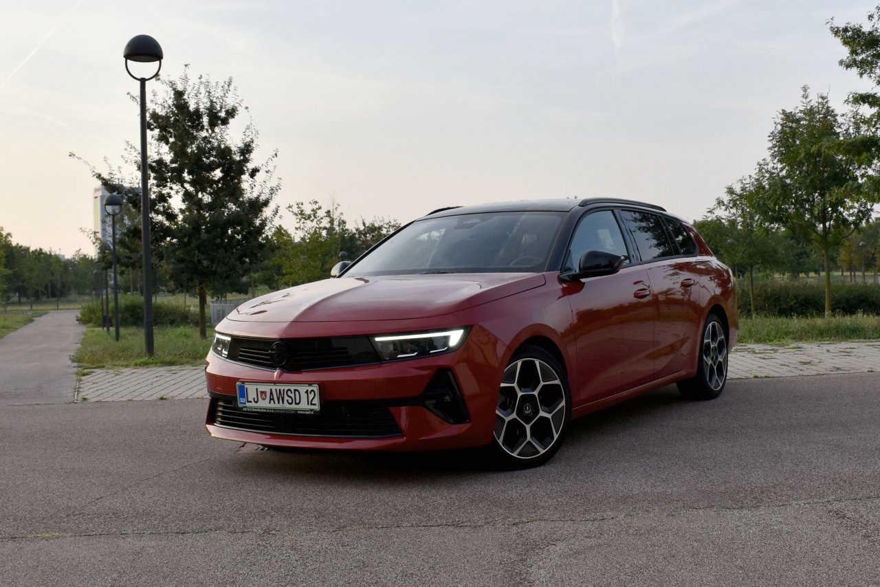 Z Astro Sports Tourer do Templja hitrosti (in nazaj)
