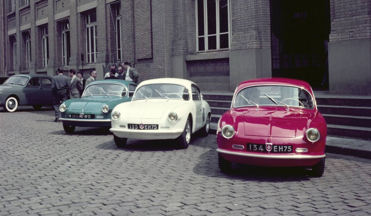Prvi Alpine A106 na predelani šasiji Renaulta 4CV.